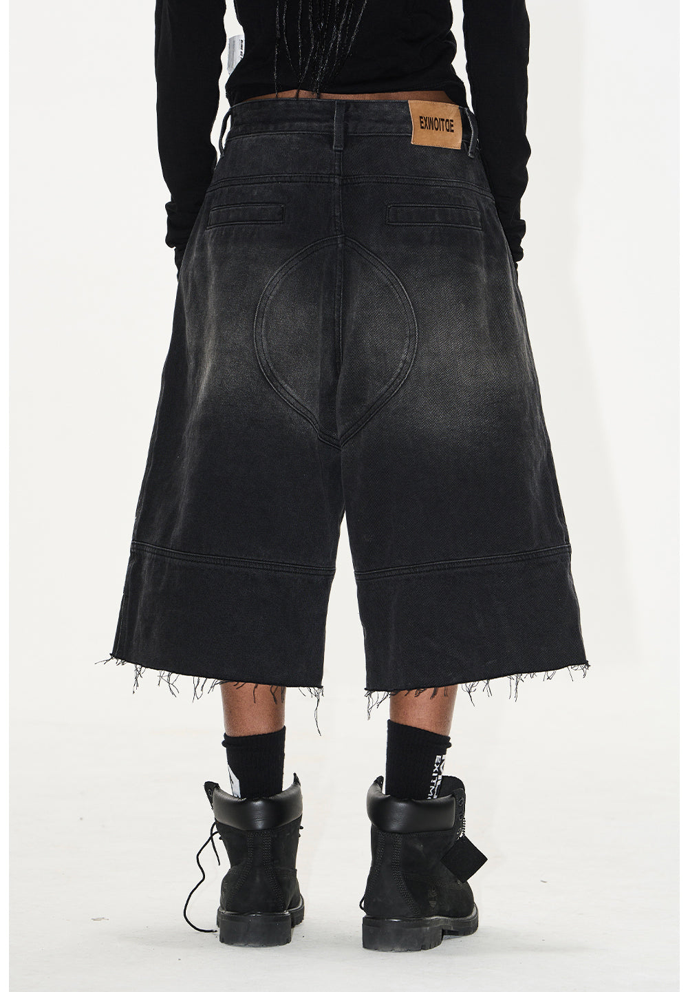 Wash-processed distressed denim shorts