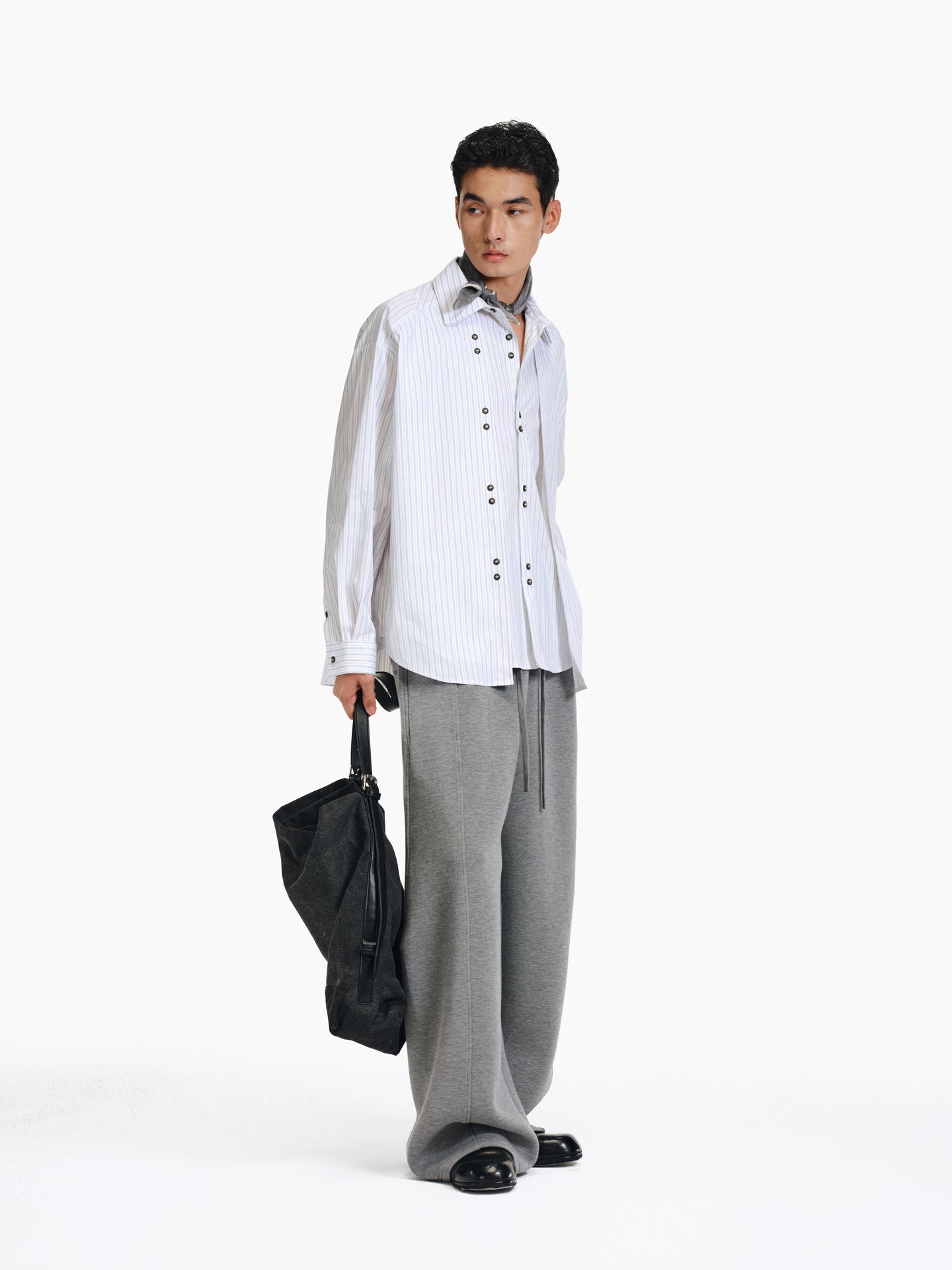 Casual pants with elastic waistband