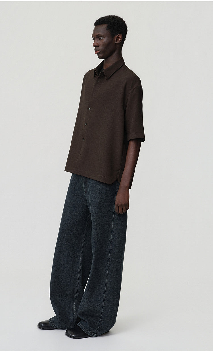 Standard Color Shirt with Pleats on the Side Seams