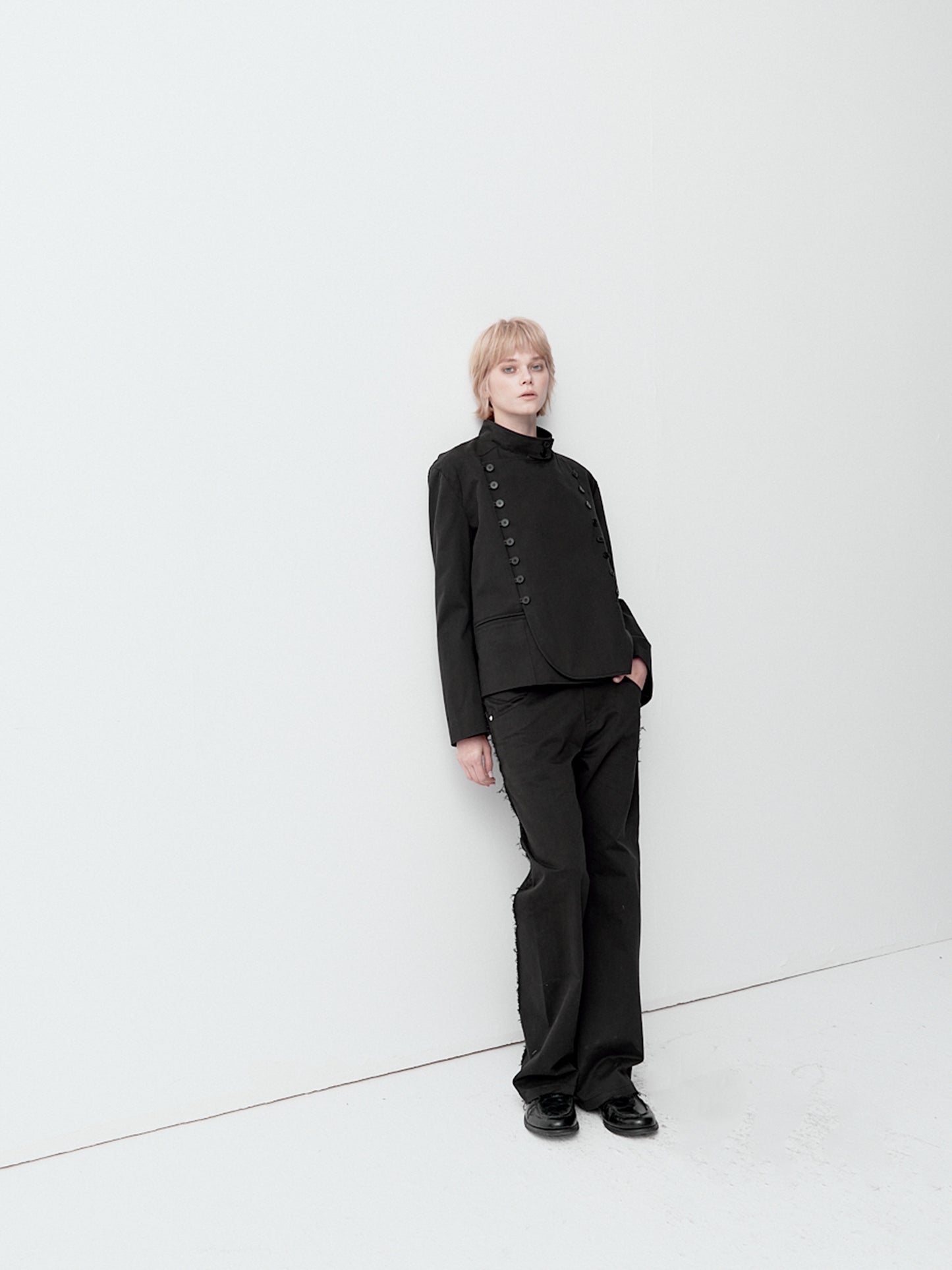 멀티 버튼 스탠드 칼라 숏 재킷