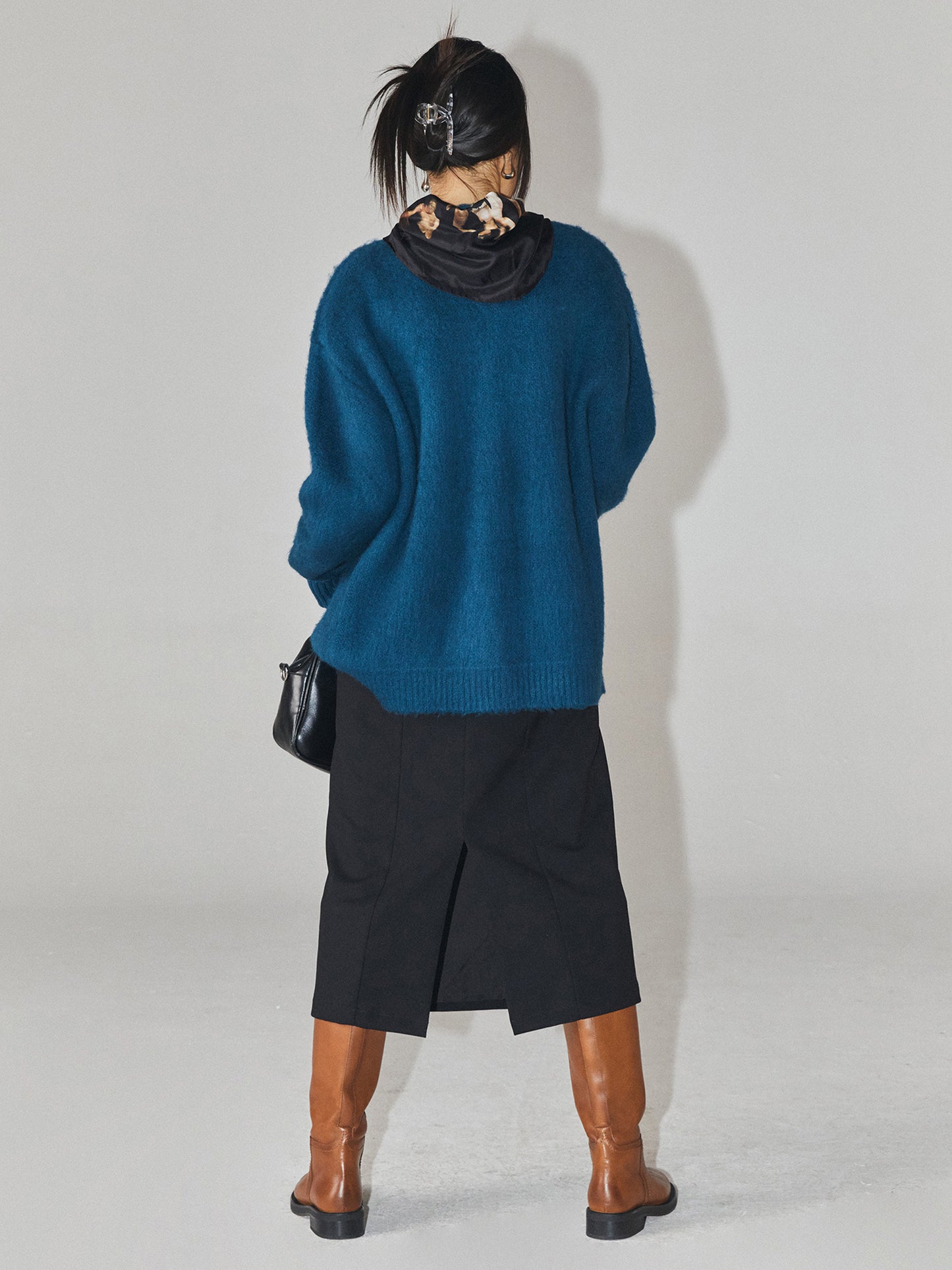 V-neck simple cardigan