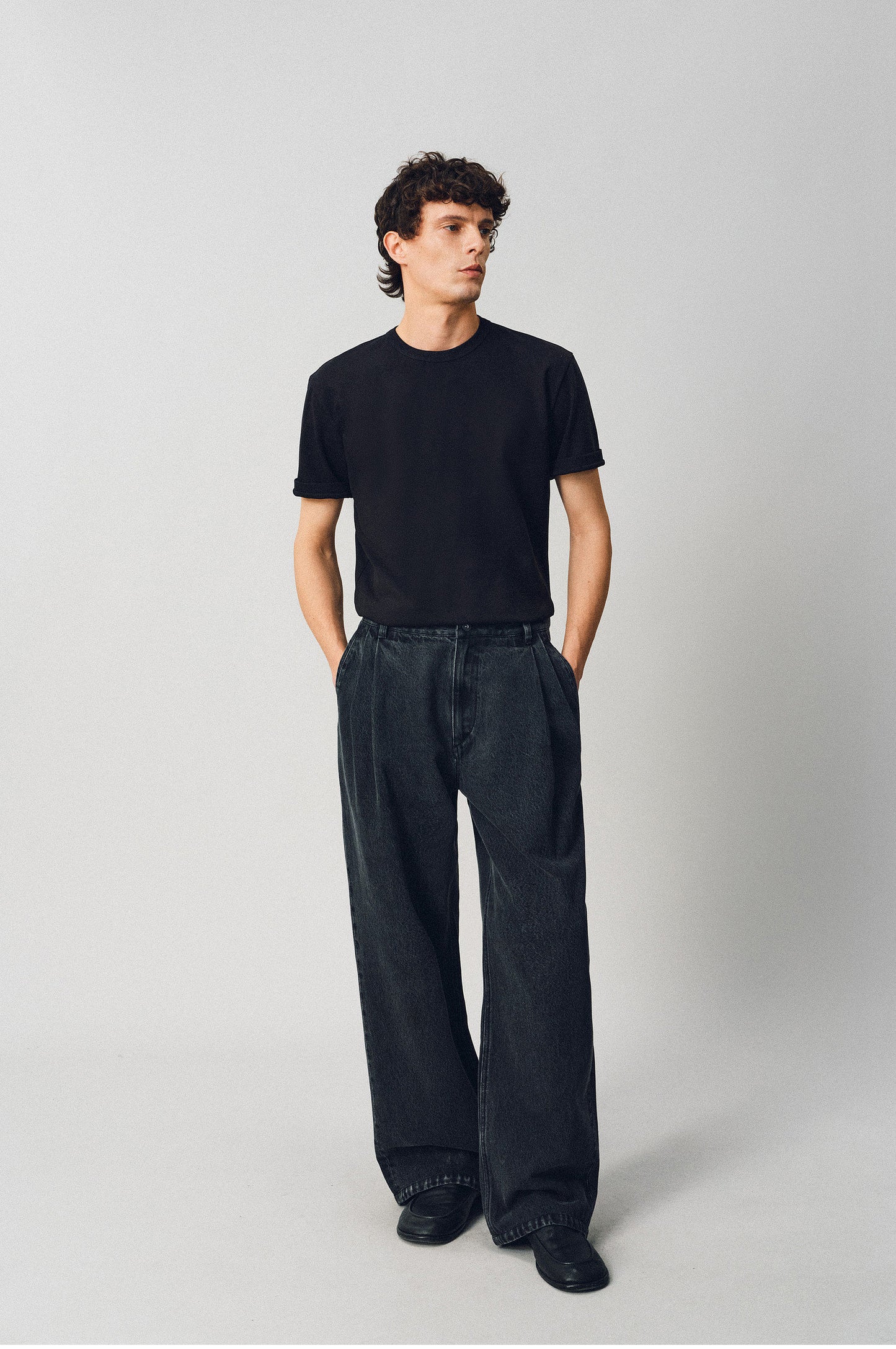 T-shirt with cuffed sleeves