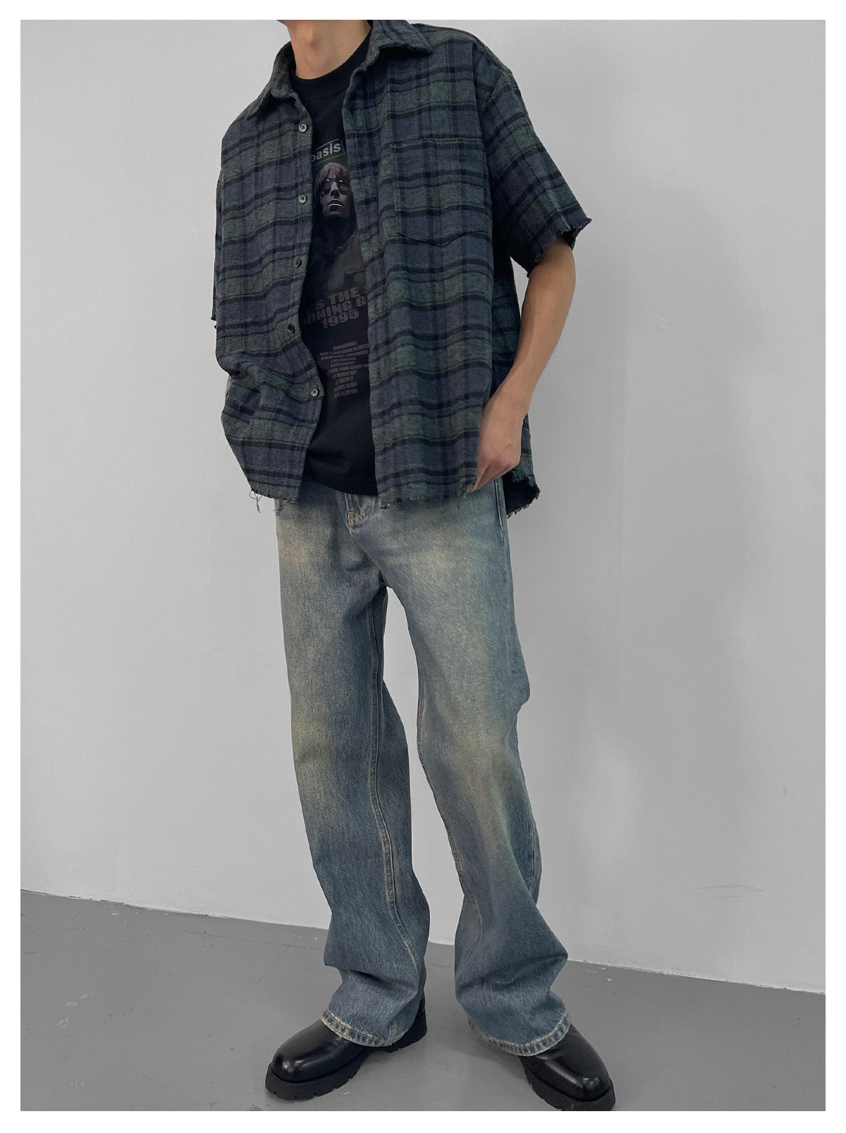 Loose-fitting short-sleeved shirt