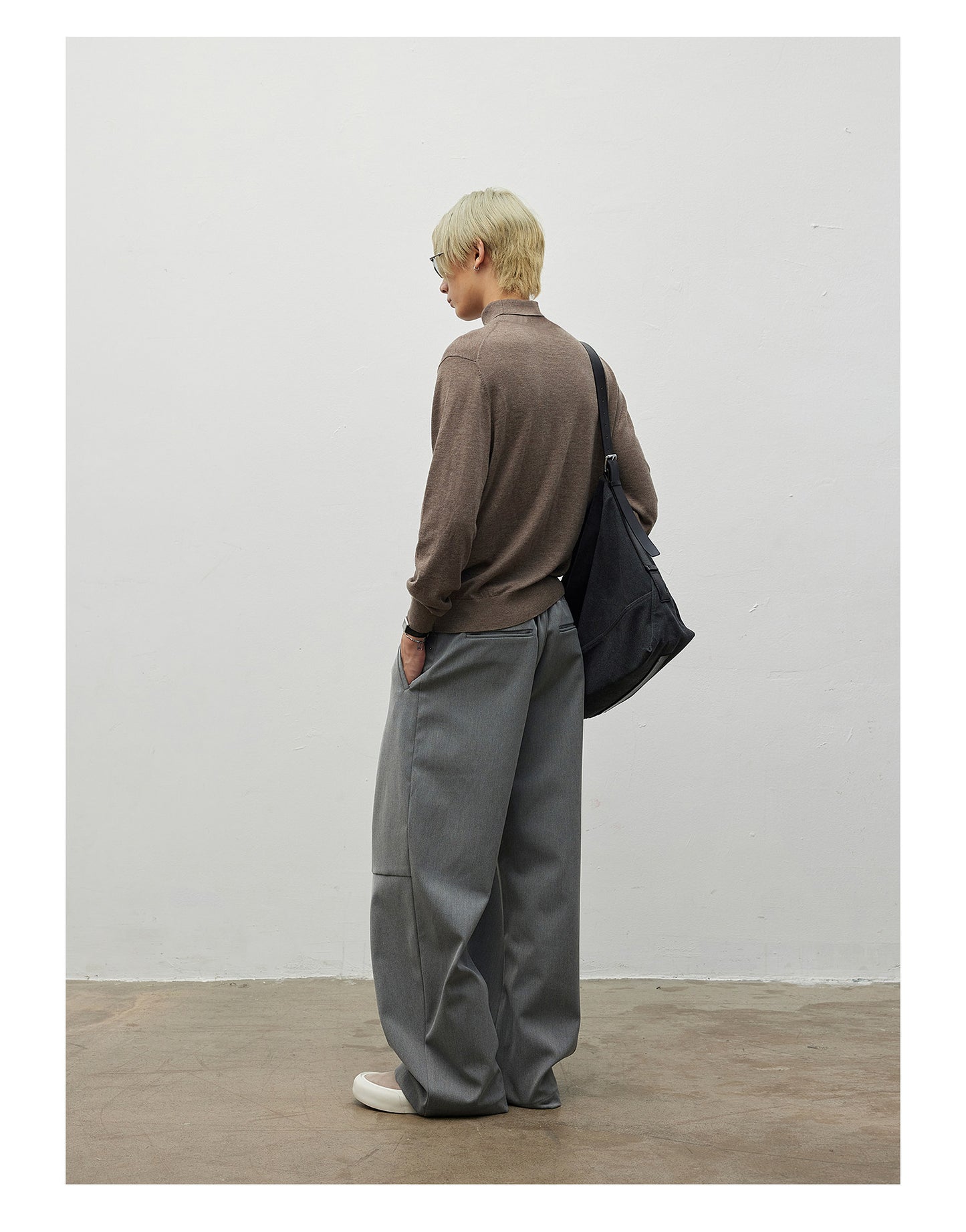Curved Single-Pleat Casual Pants