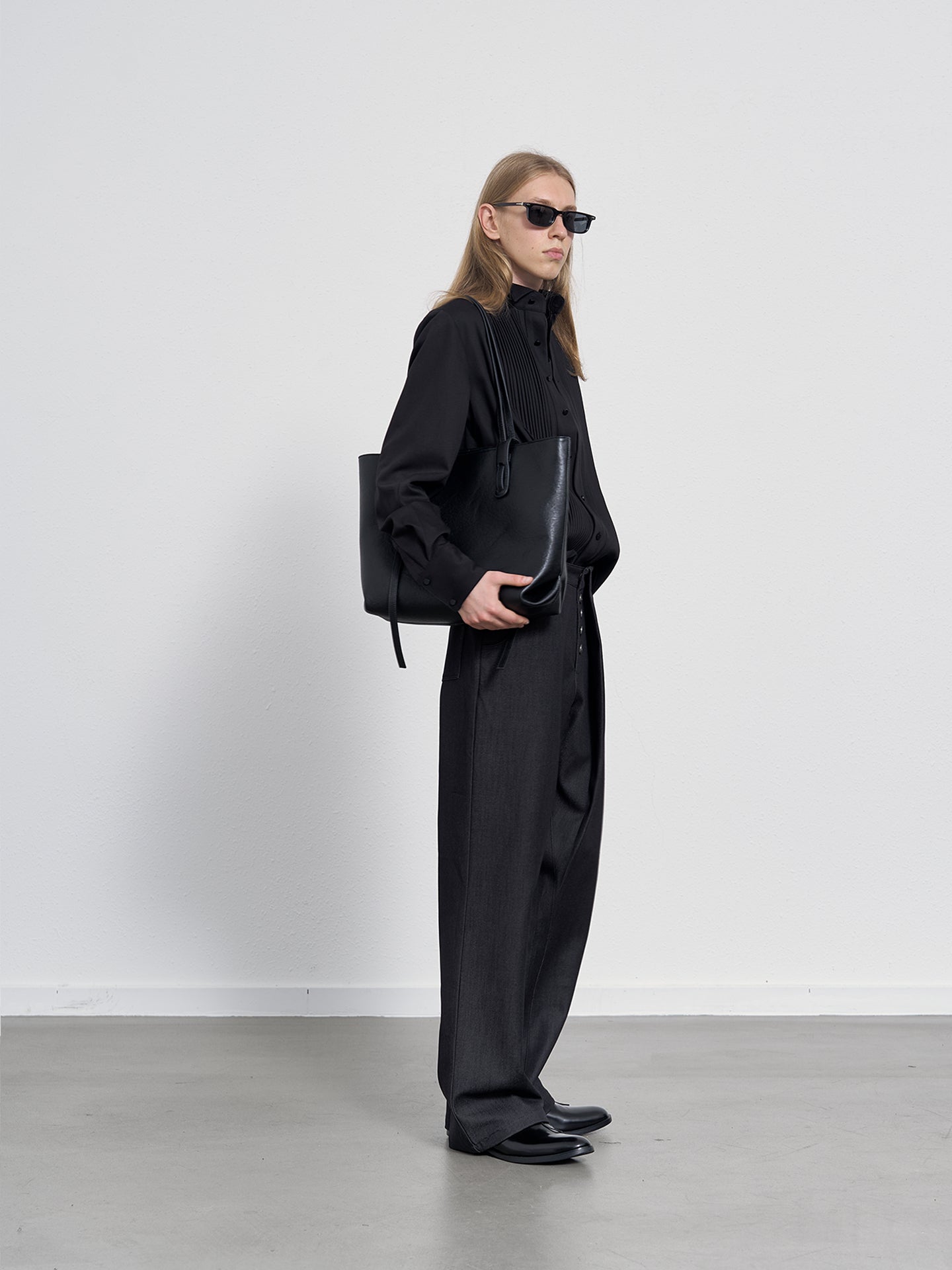 Single pleat casual pants