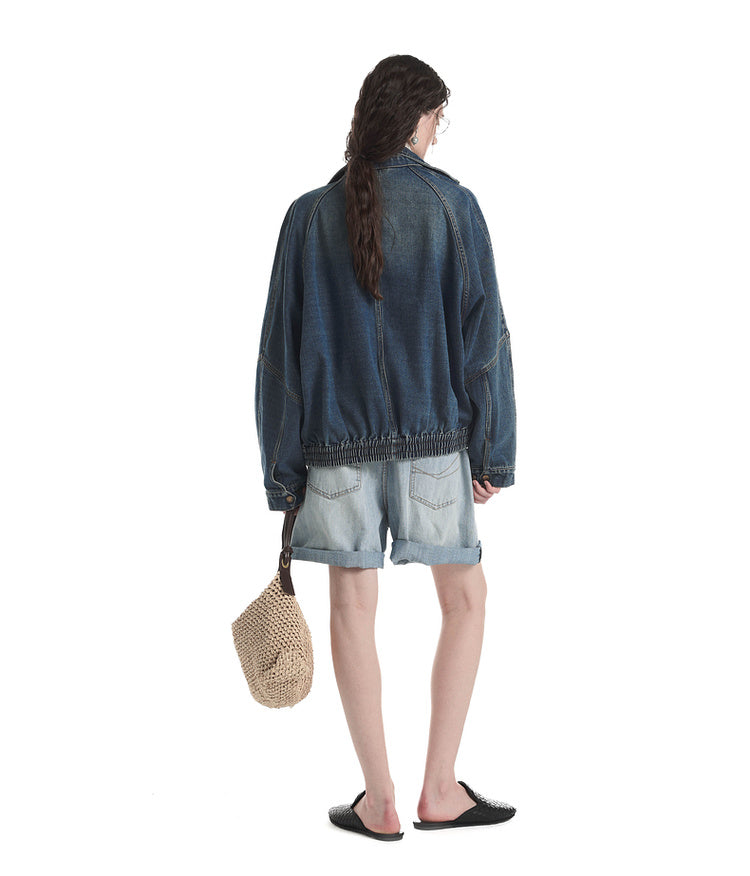 Short silhouette denim jacket