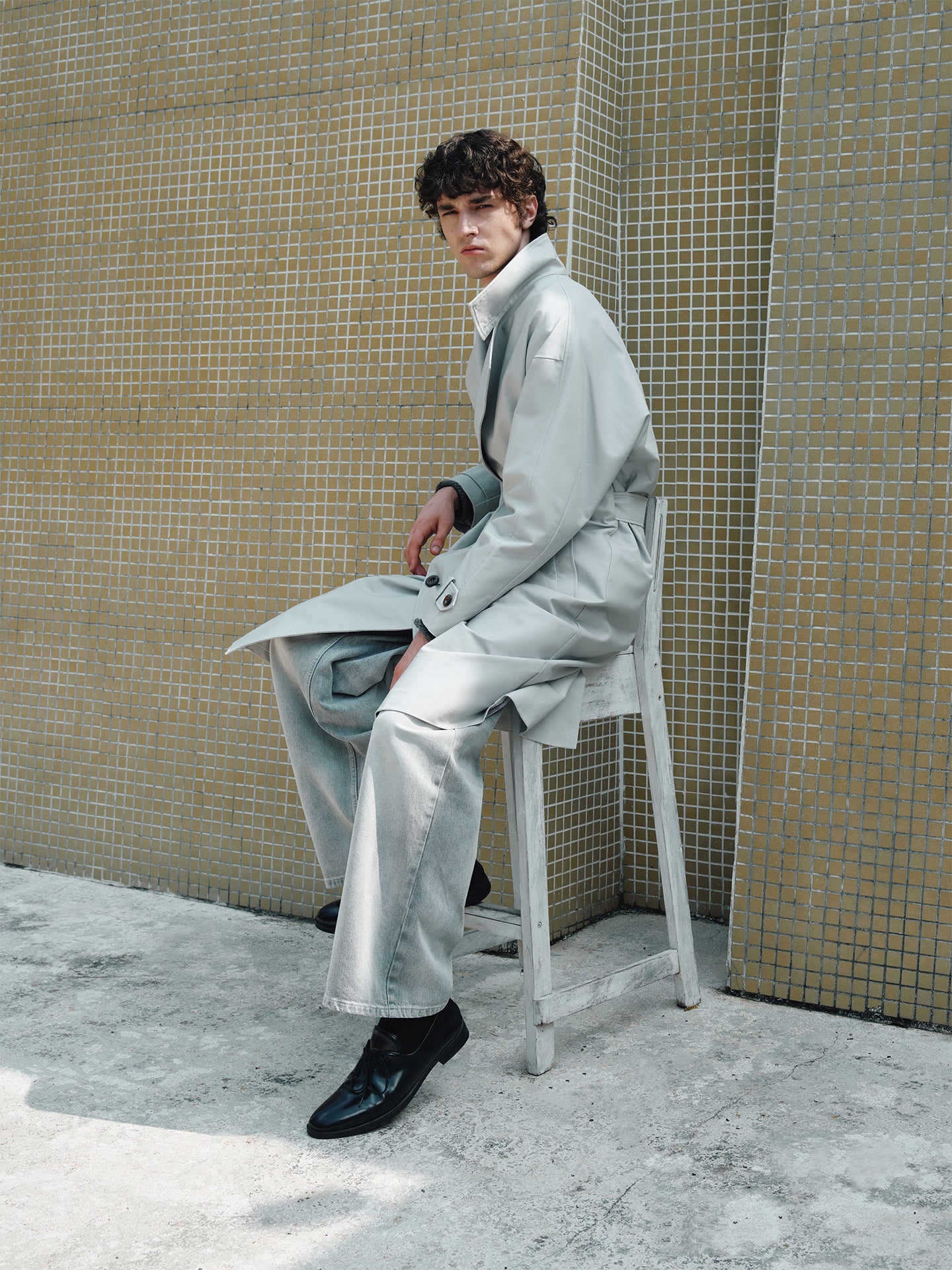 Coat with adjustable belt