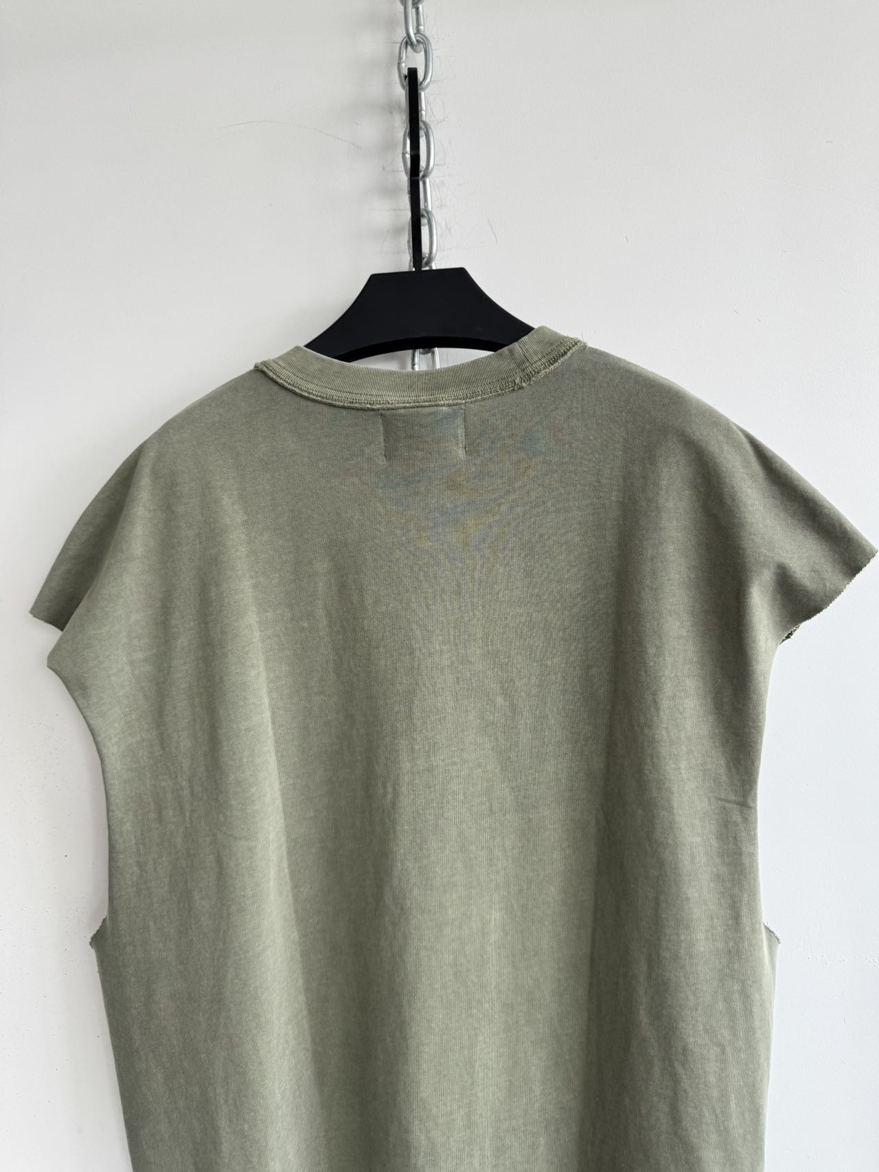 Batik-style damaged sleeveless shirt