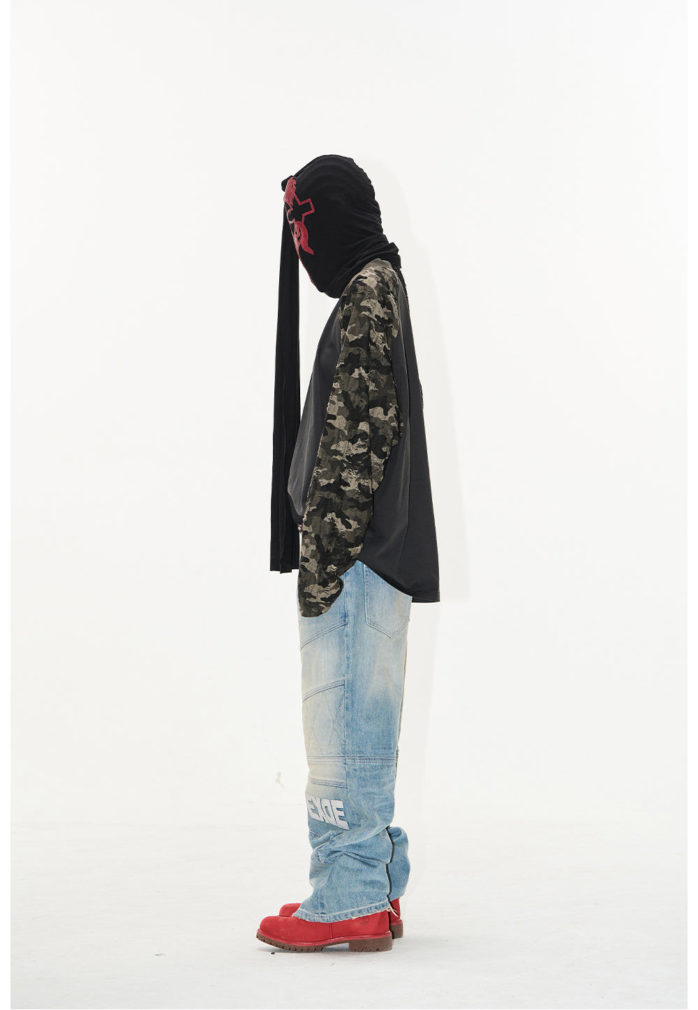 Contrast Embroidery Raglan Sleeve T-Shirt