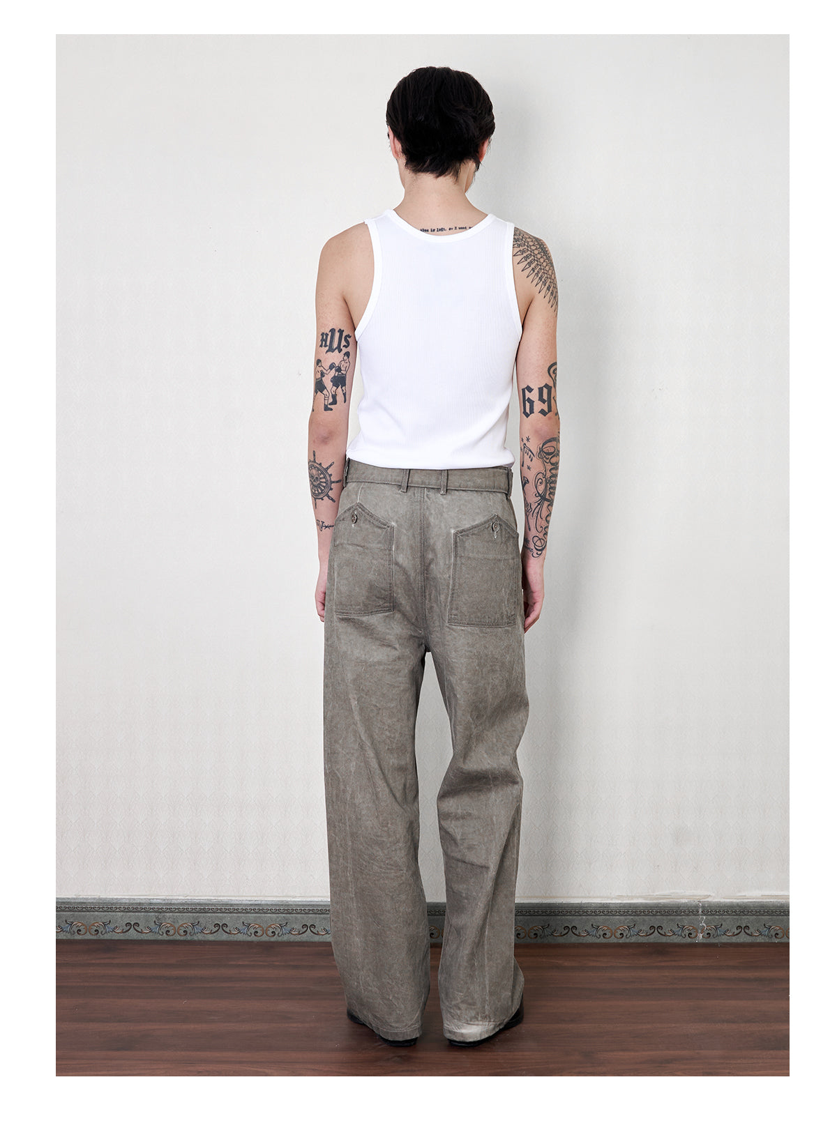 Straight pants with damaged belt