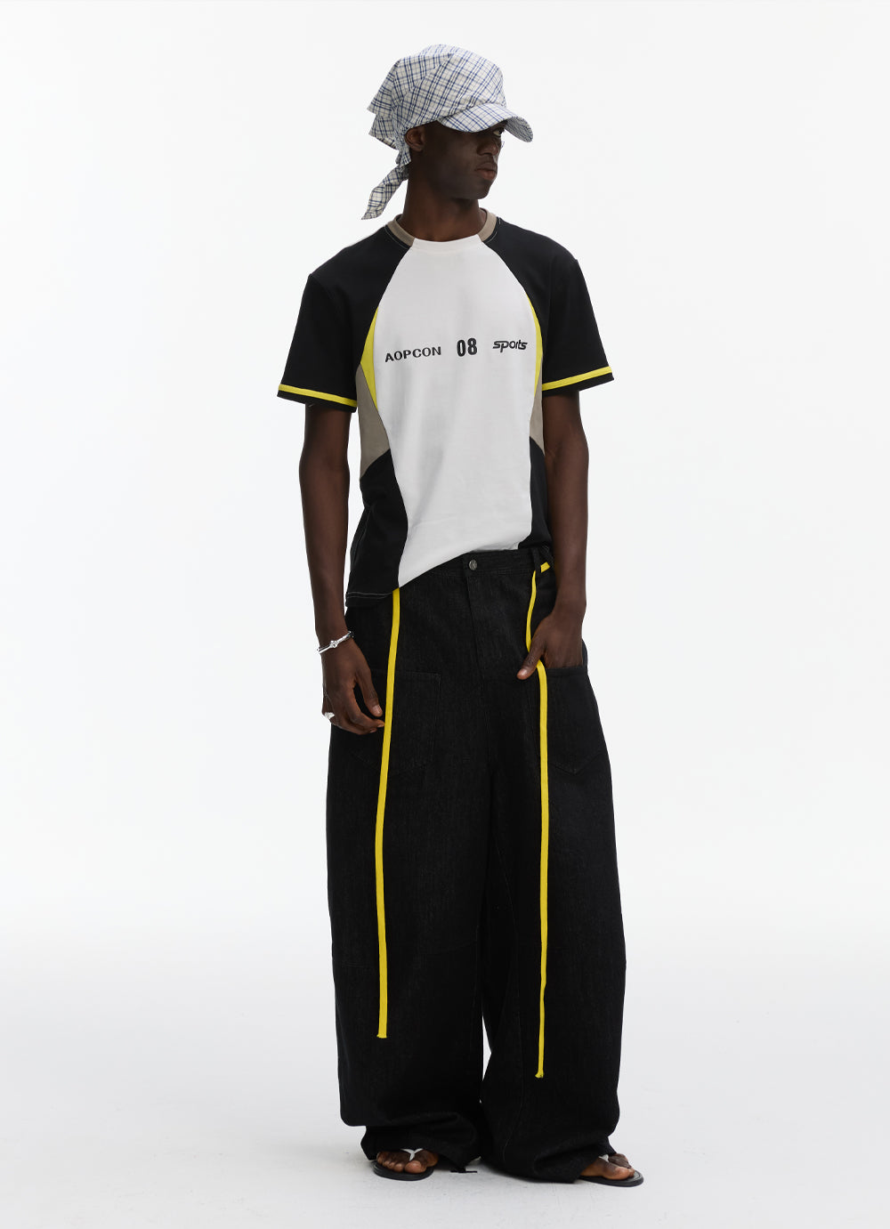 Contrast color raglan sleeve T-shirt