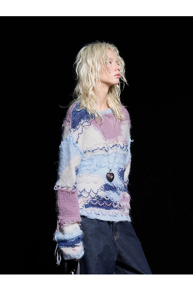 Loose-fitting pullover sweater