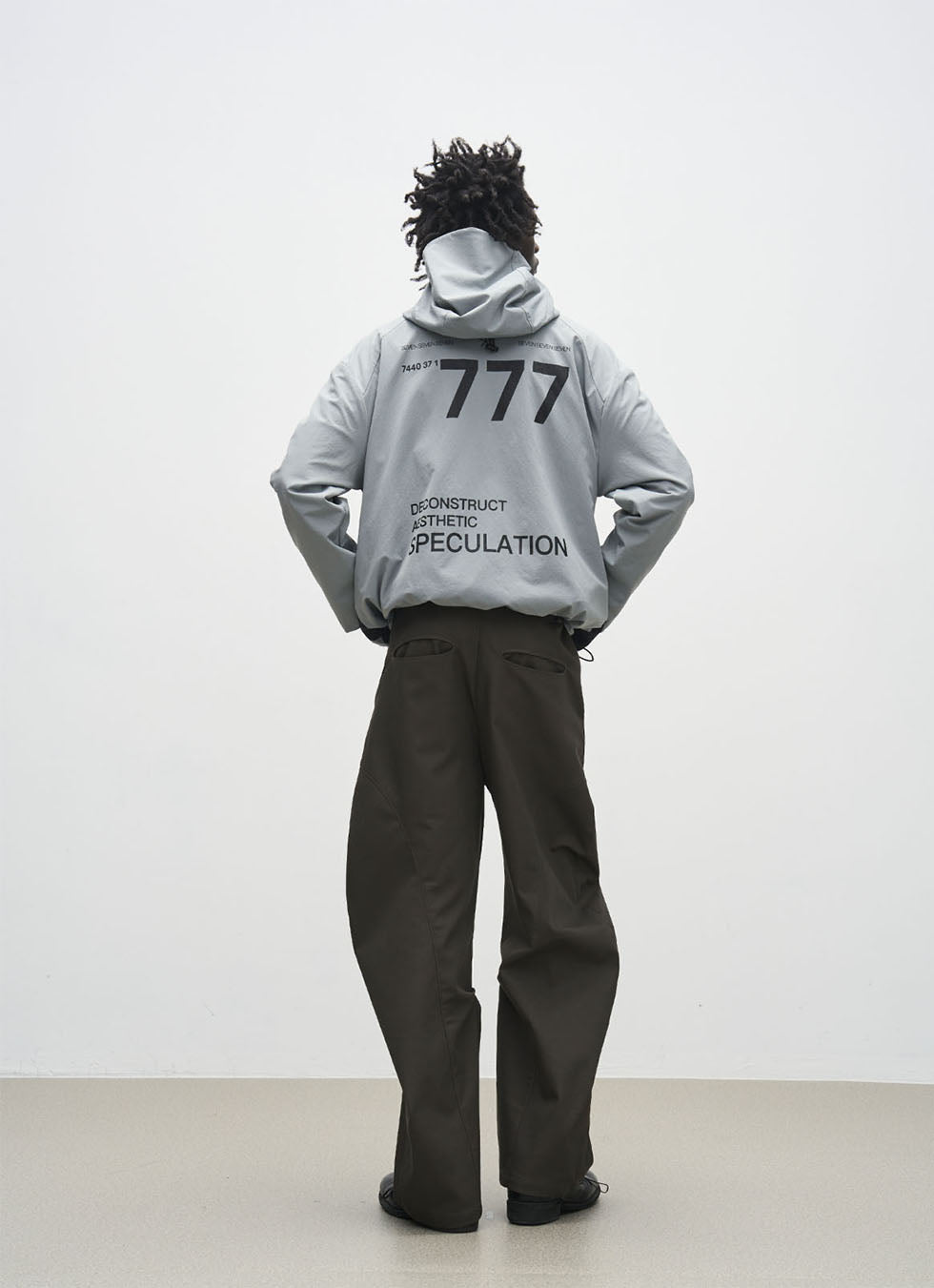 Soft shell hooded jacket with 2-color stitching