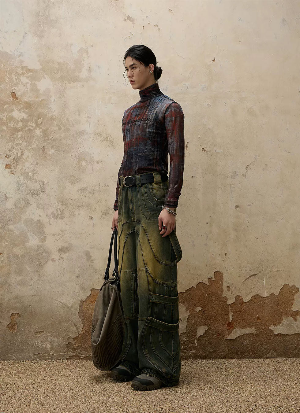 Damaged heavy stitch dirty jeans