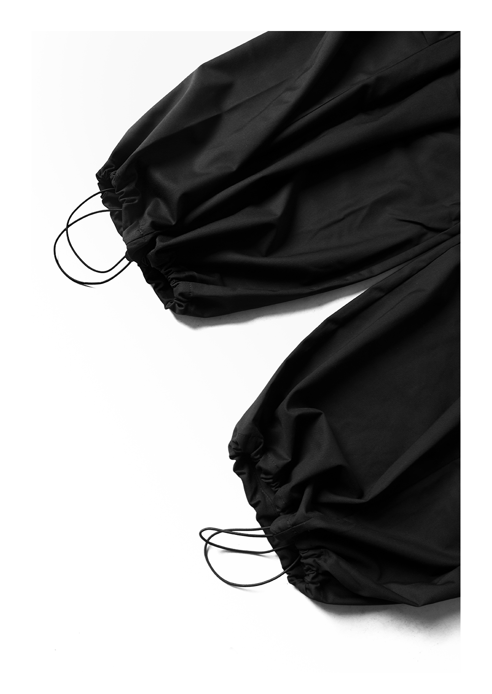 Loose-fitting scimitar silhouette Casual pants