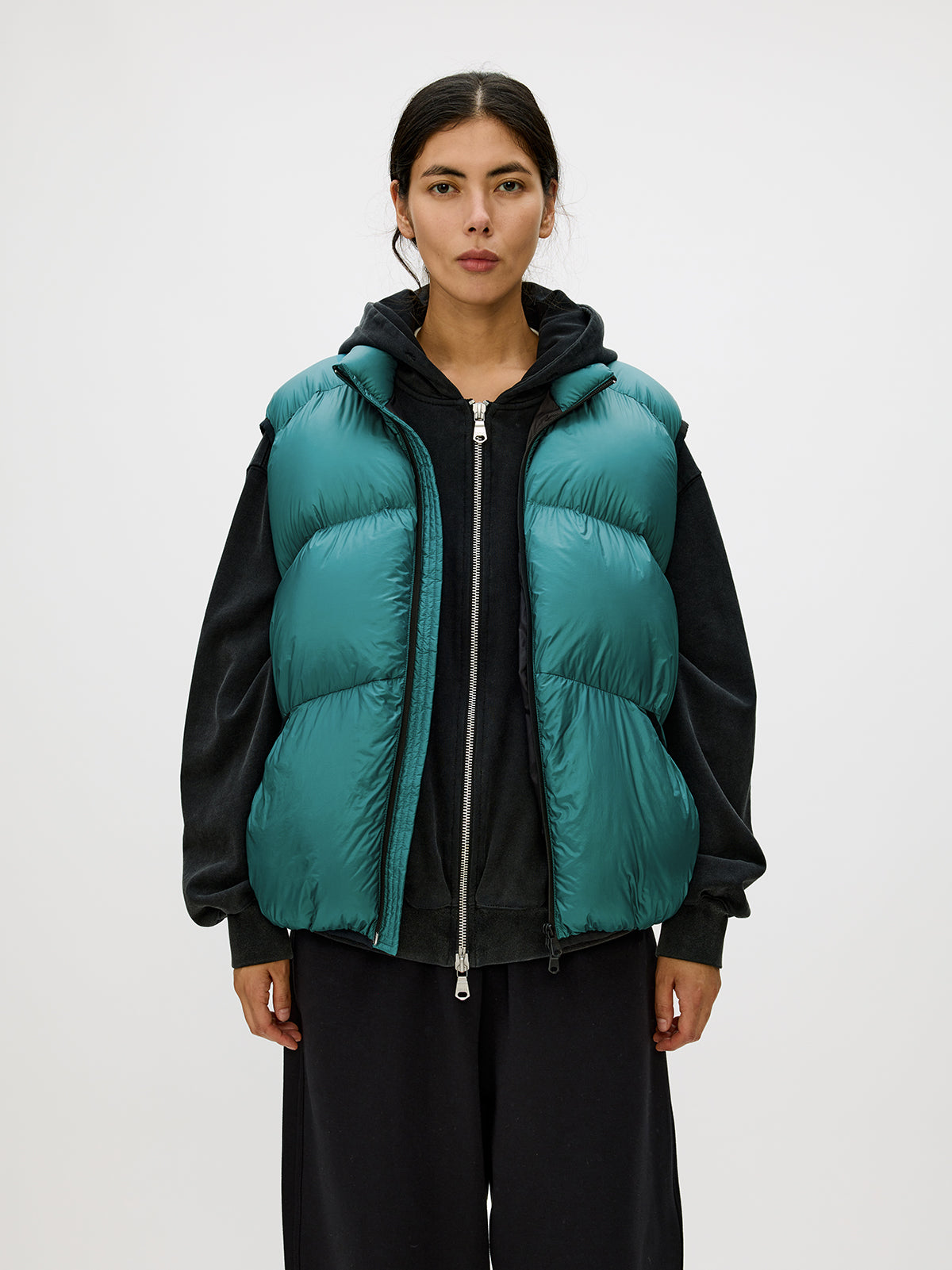 Water-repellent and tear-resistant vest