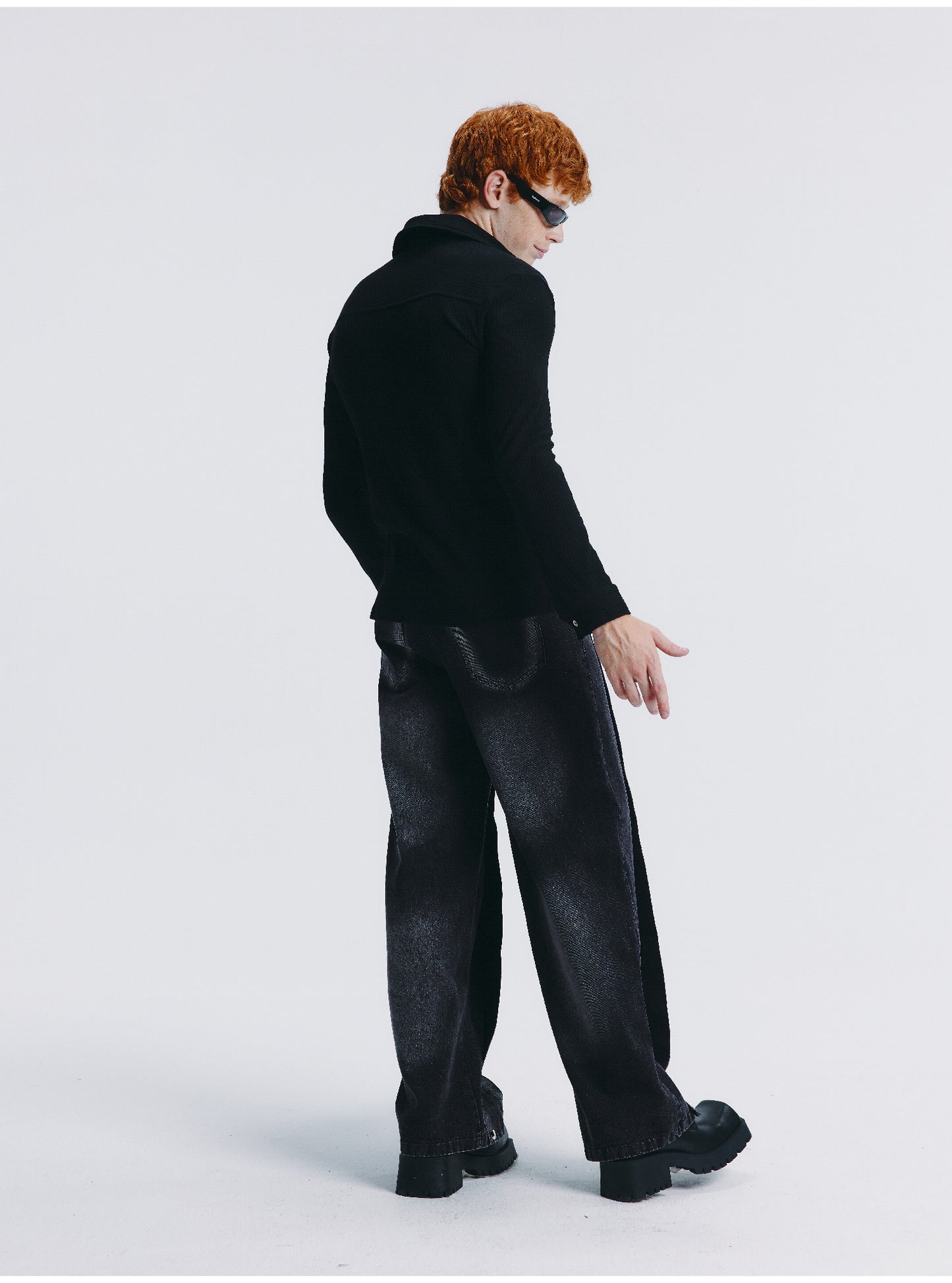 Knit long-sleeved shirt with buttons