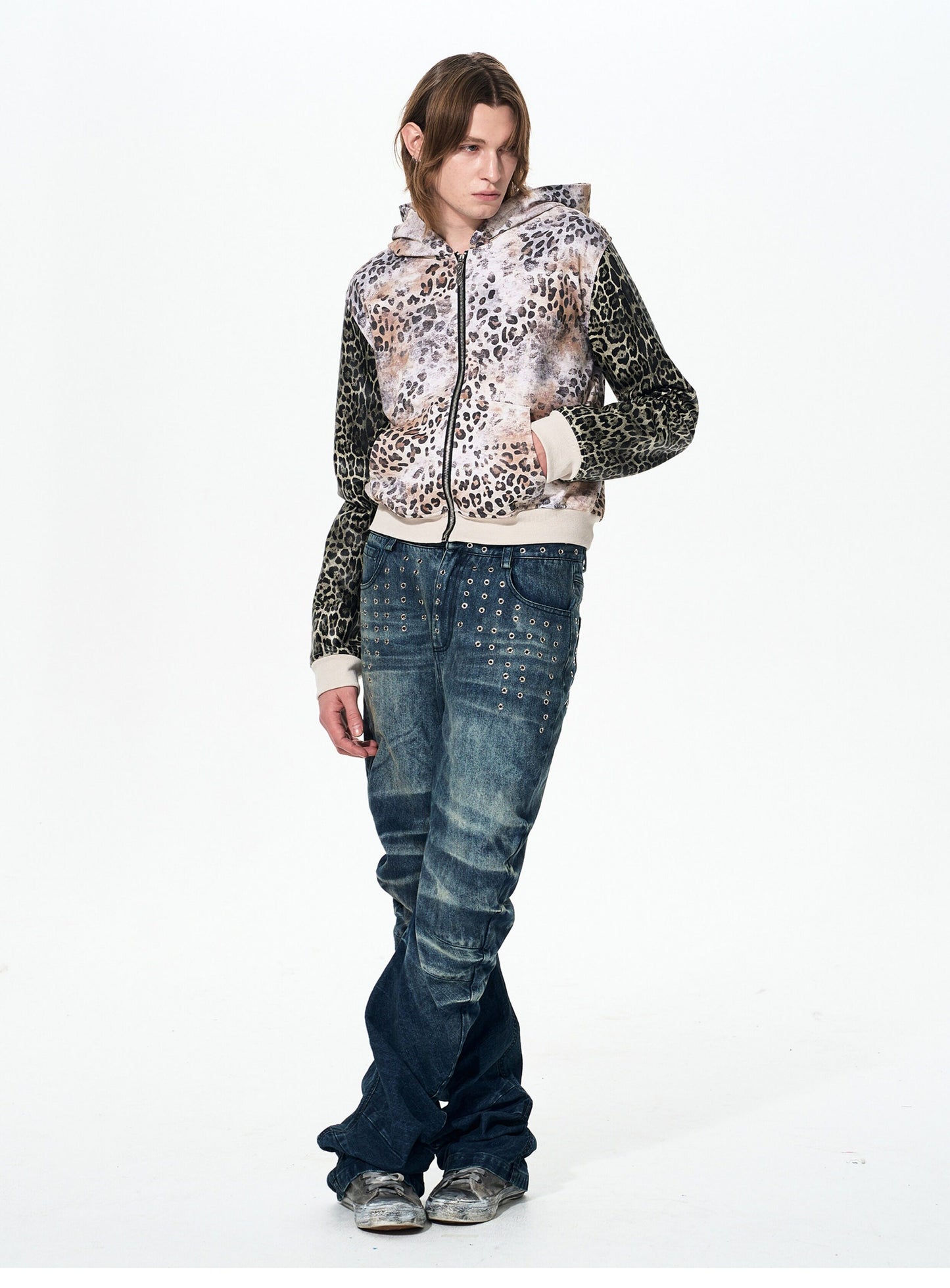 Wash-processed Curved Blade Jeans