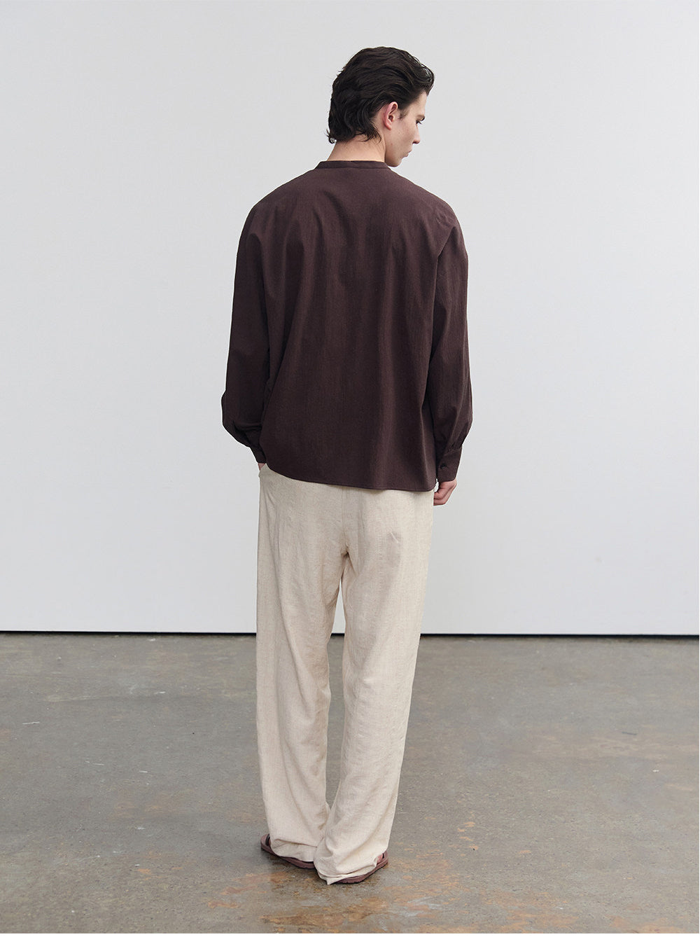 Half-open collar shirt with a ribbon