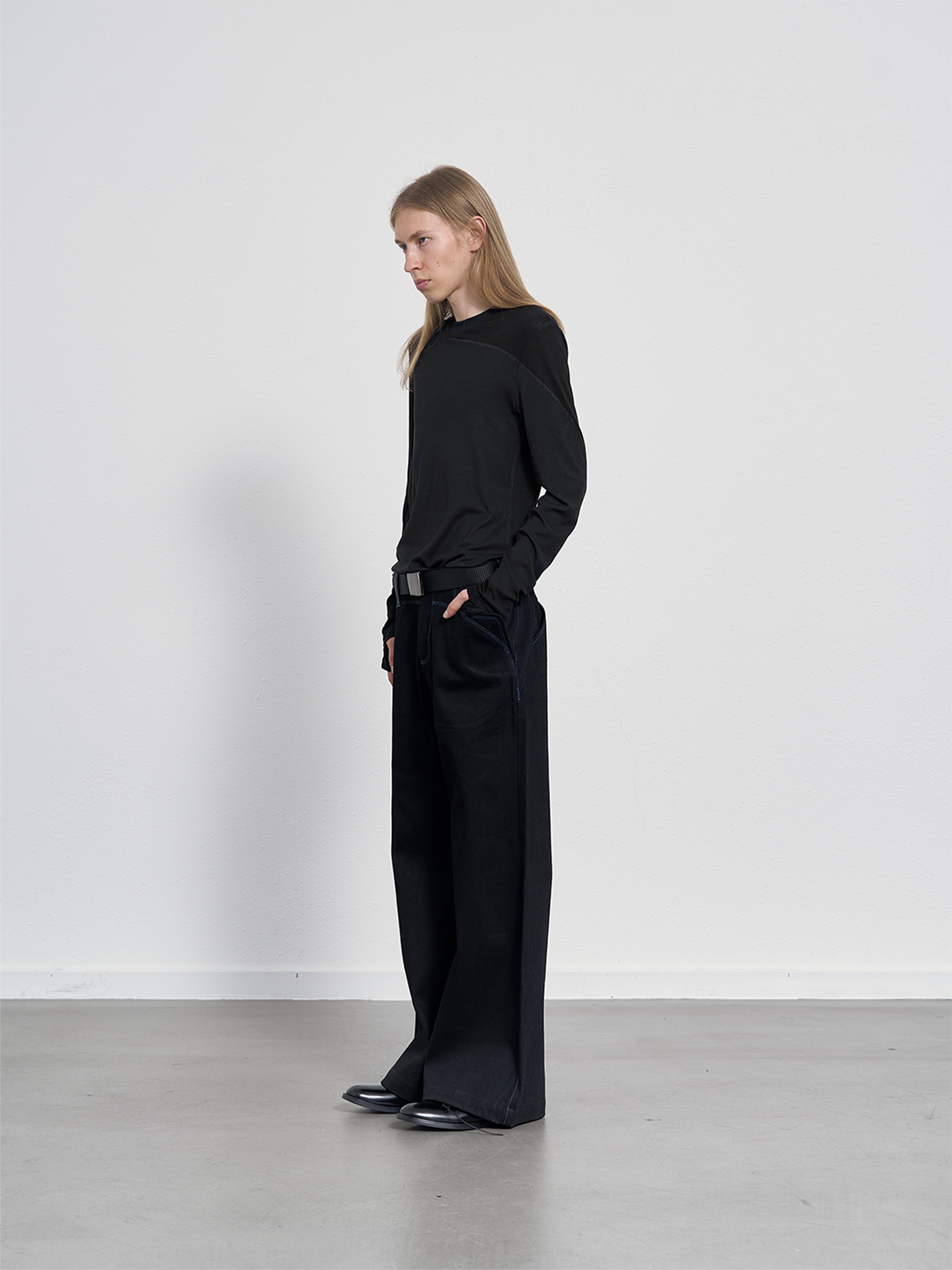 Curved pocket denim pants