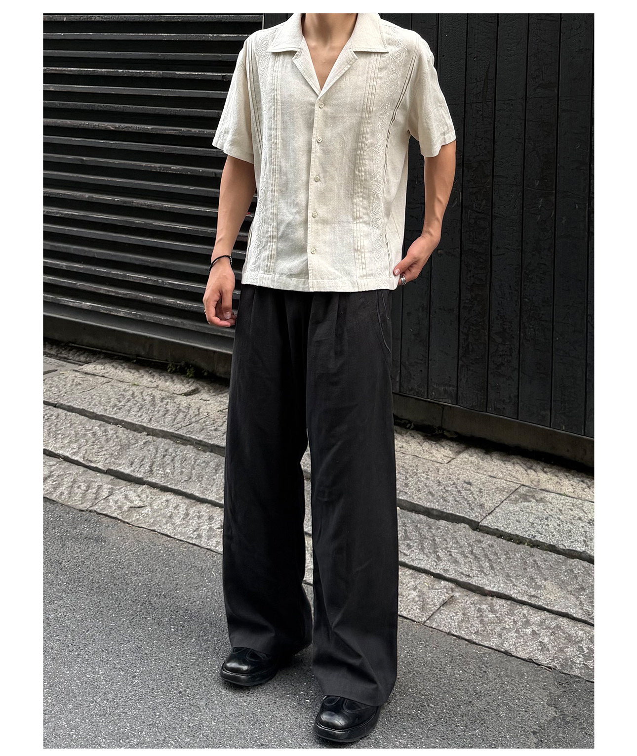 Embroidered Organ-Pleated Shirt