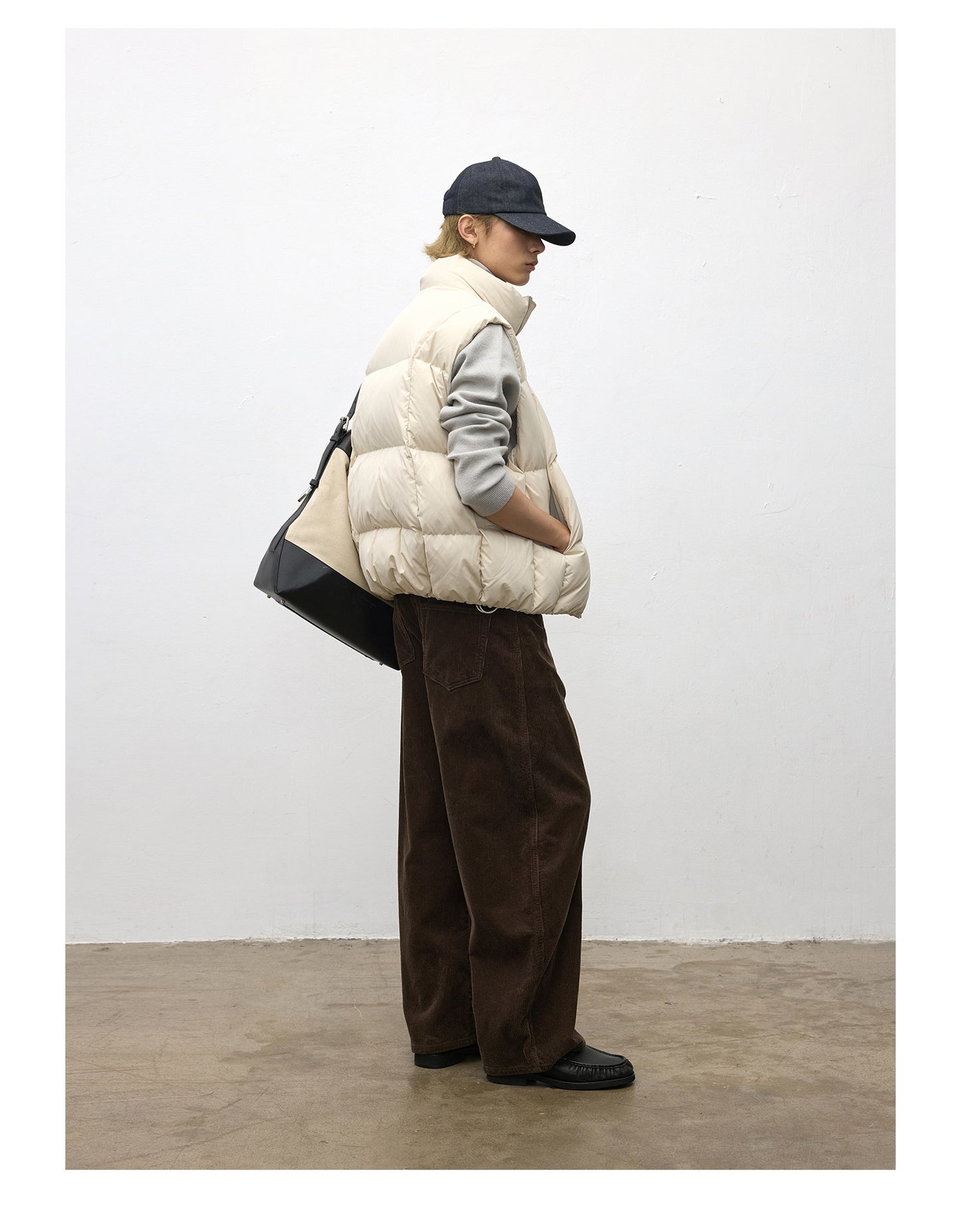 Cocoon Silhouette Corduroy Pants