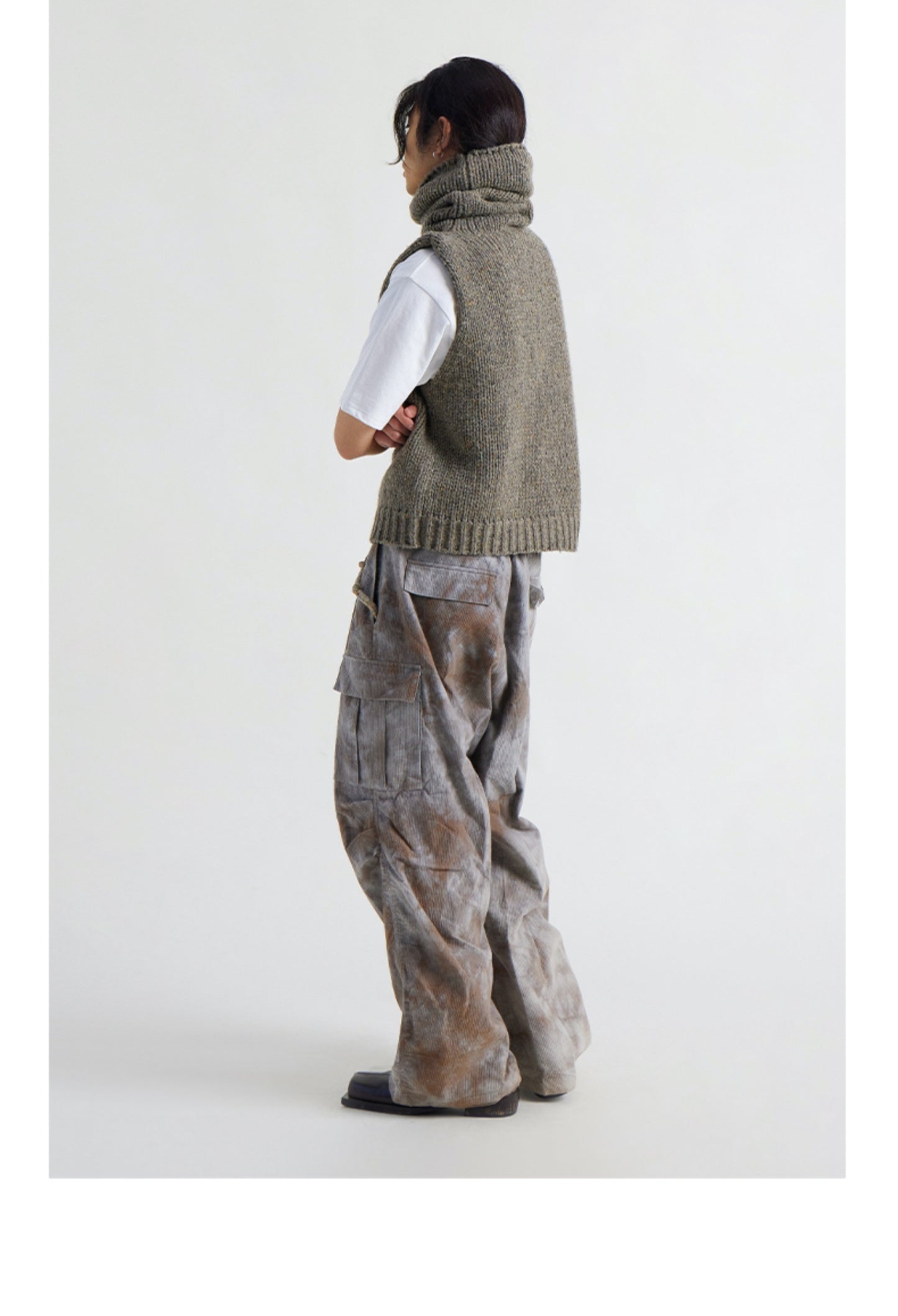 Logo patch knit vest