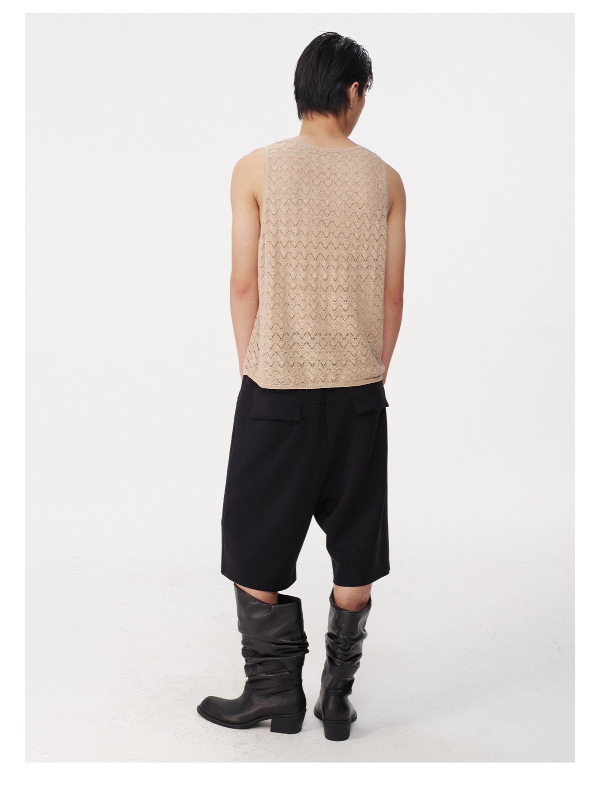 Low-rise shorts with pockets