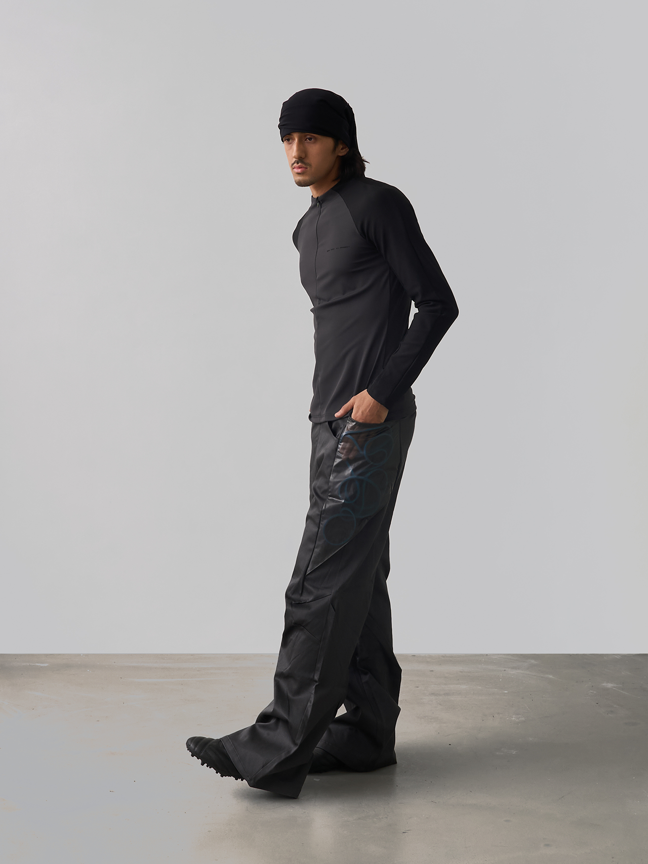 Seamless mid-neck T-shirt