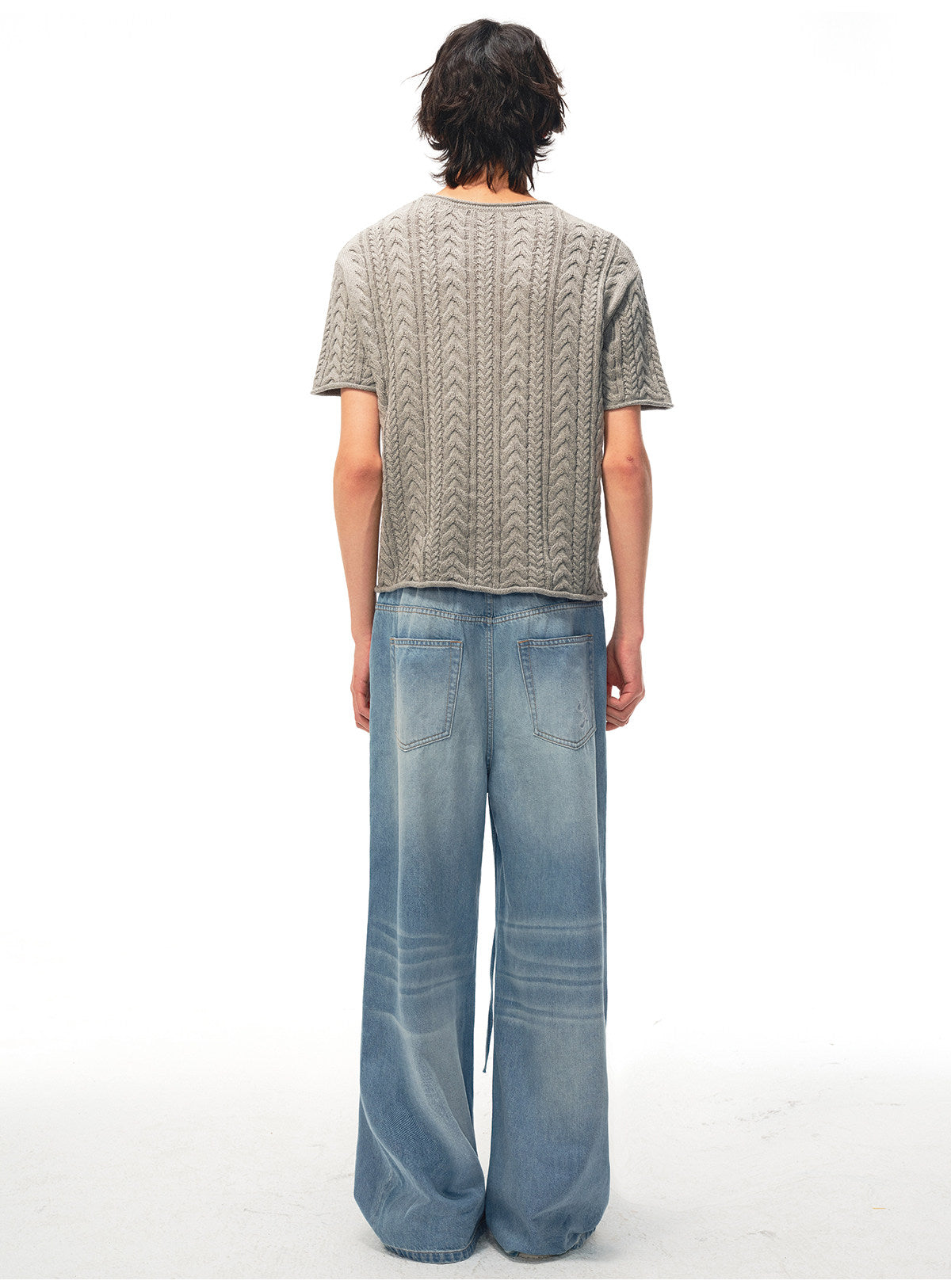 Lightweight Denim Pants with an Elastic Waistband