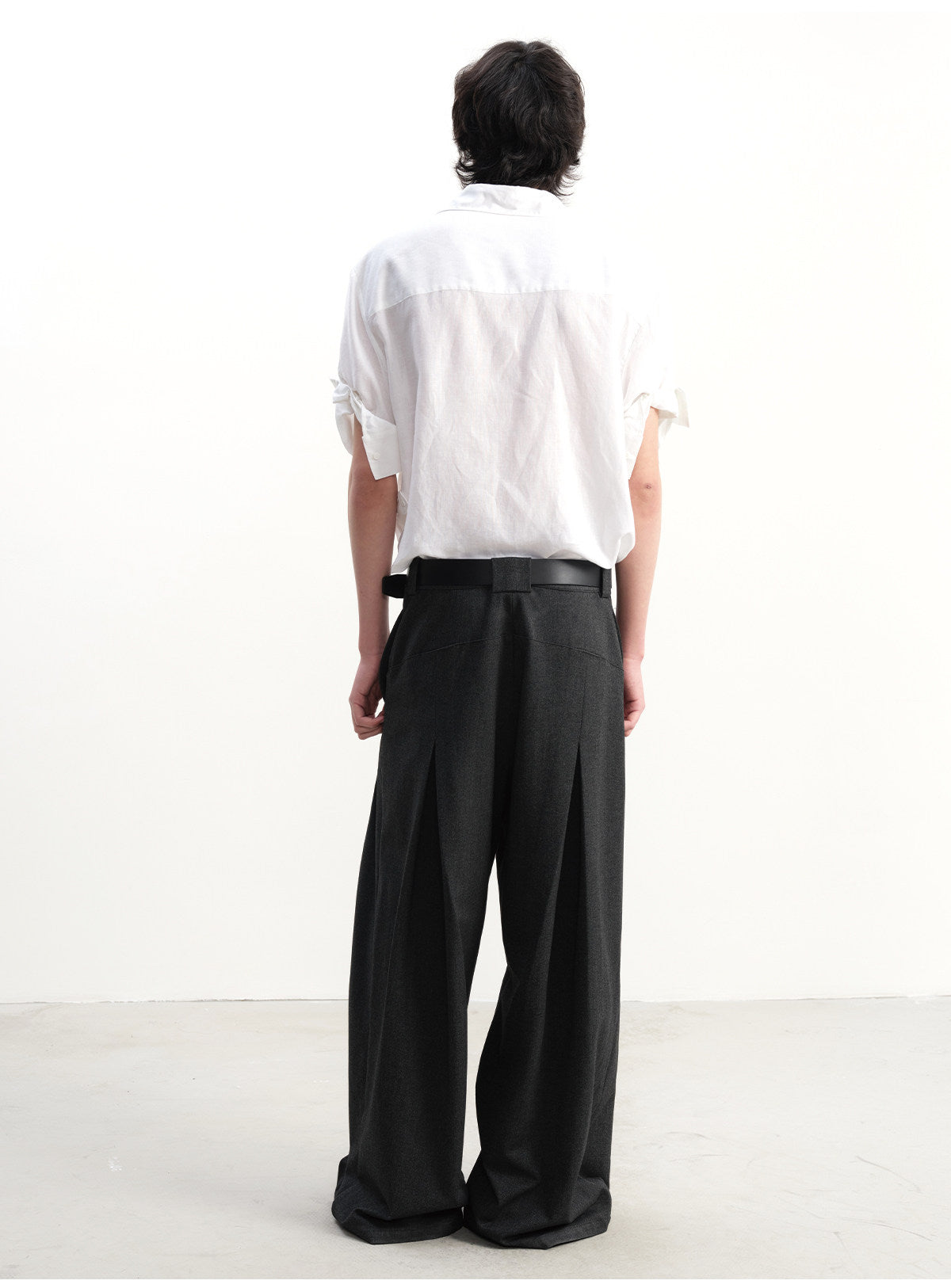 Wide-leg pants with pleated pockets
