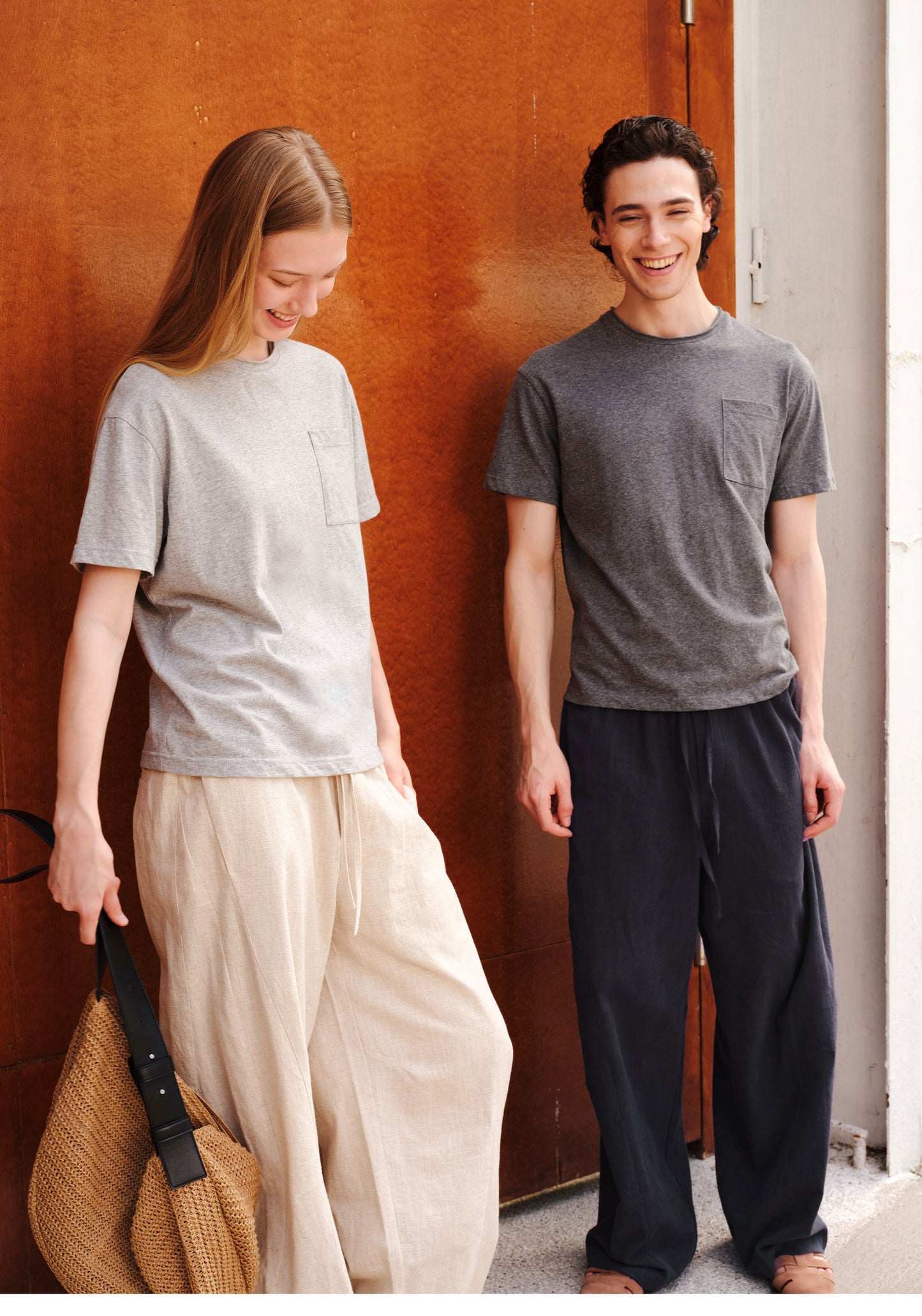 Loose-Fit T-Shirt with Frayed Collar and Pockets