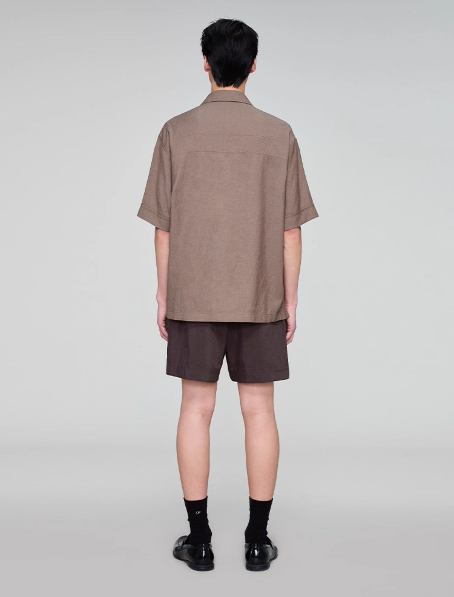 Back patch pocket shorts