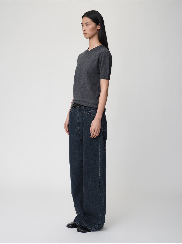 V-neck knit shirt