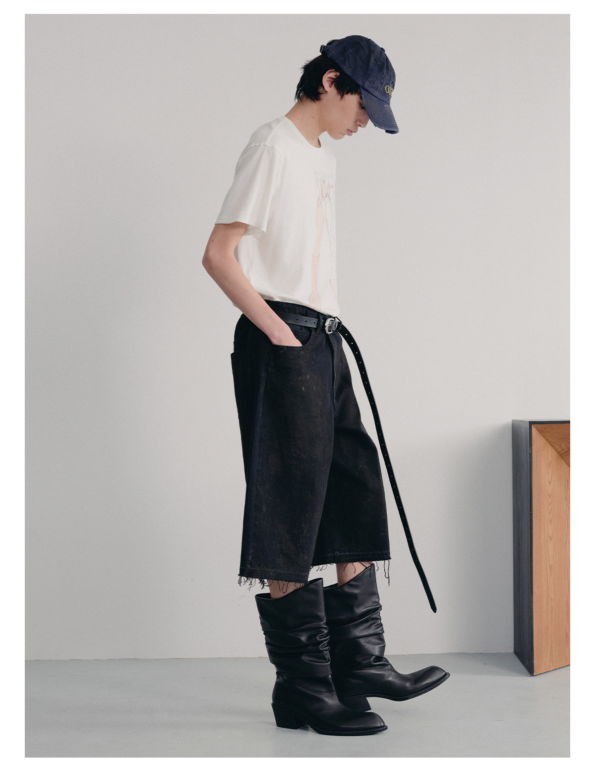 Mud-dyed cropped jeans