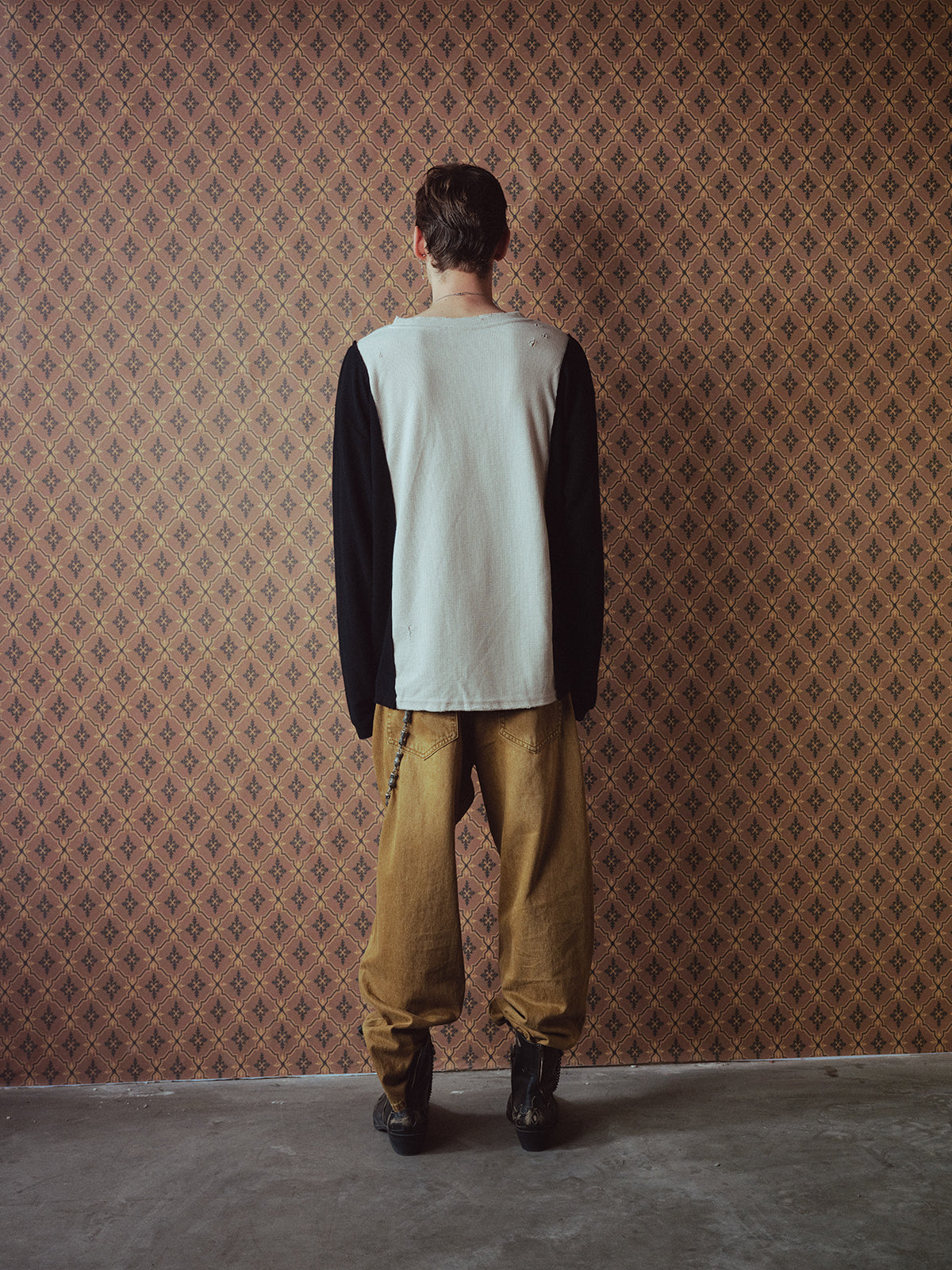 Double-button jeans with embroidery