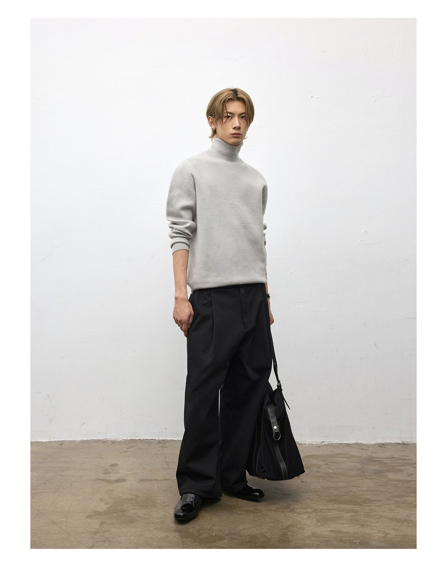 Three-dimensional pleated design casual pants