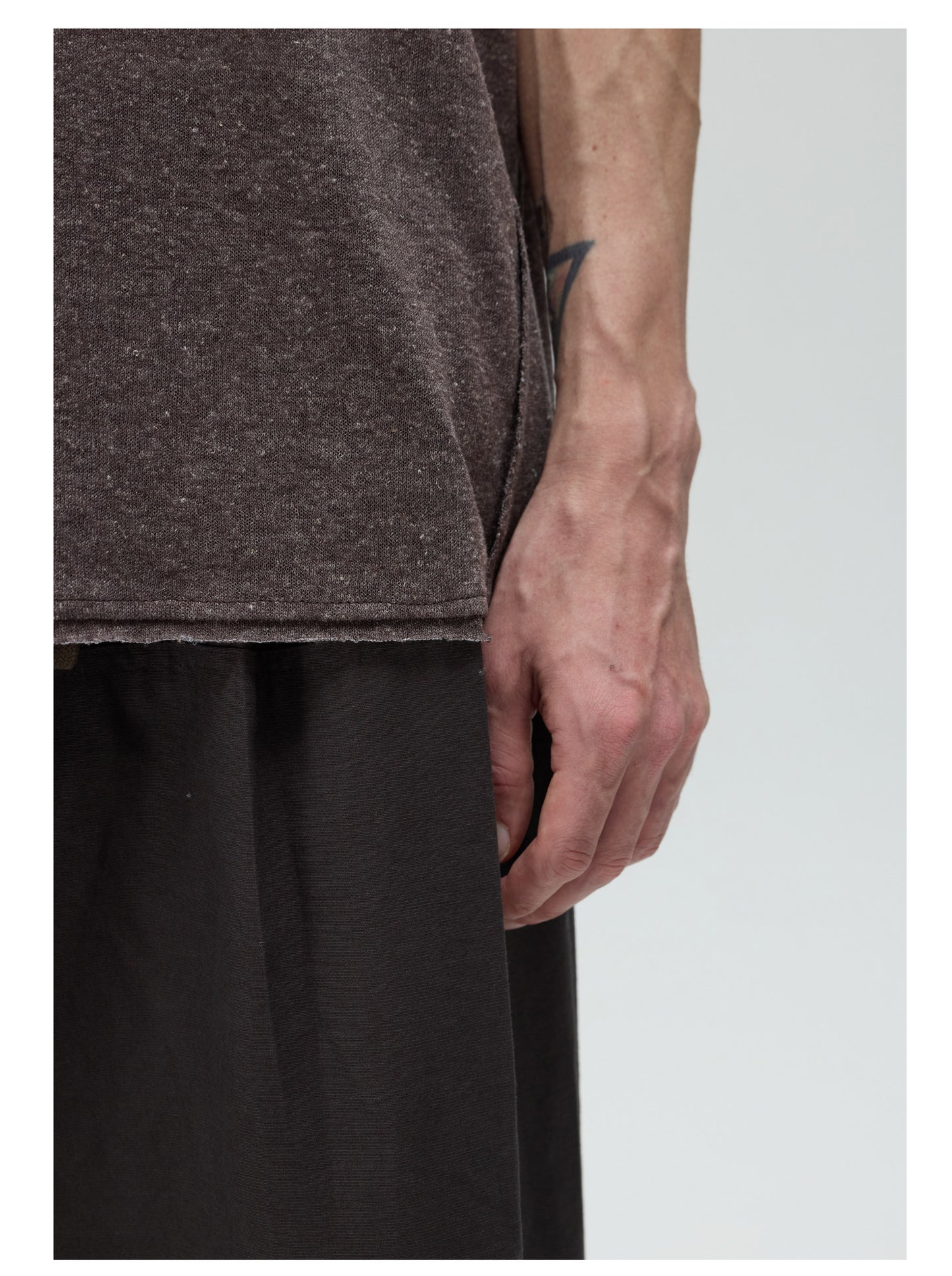 Basic T-shirt with raw edges T-shirt