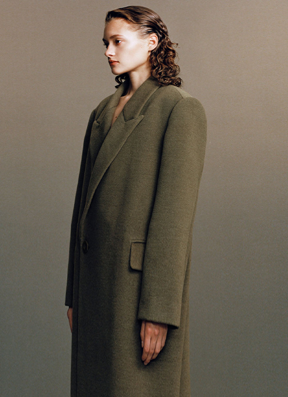GUN lapel silhouette loose-fitting wool coat
