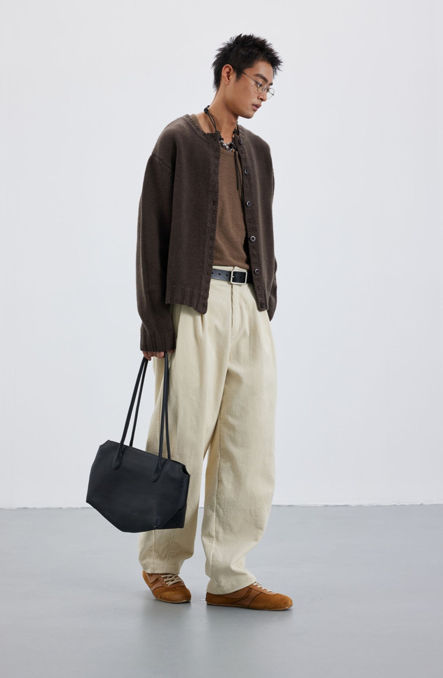 Round neck cardigan with buttons