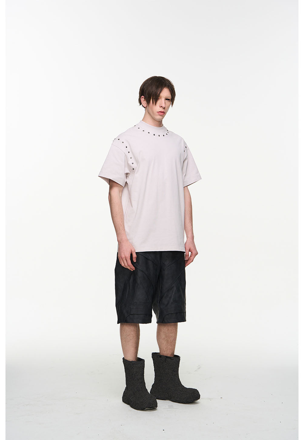 Short-sleeved T-shirt decorated with metal studs