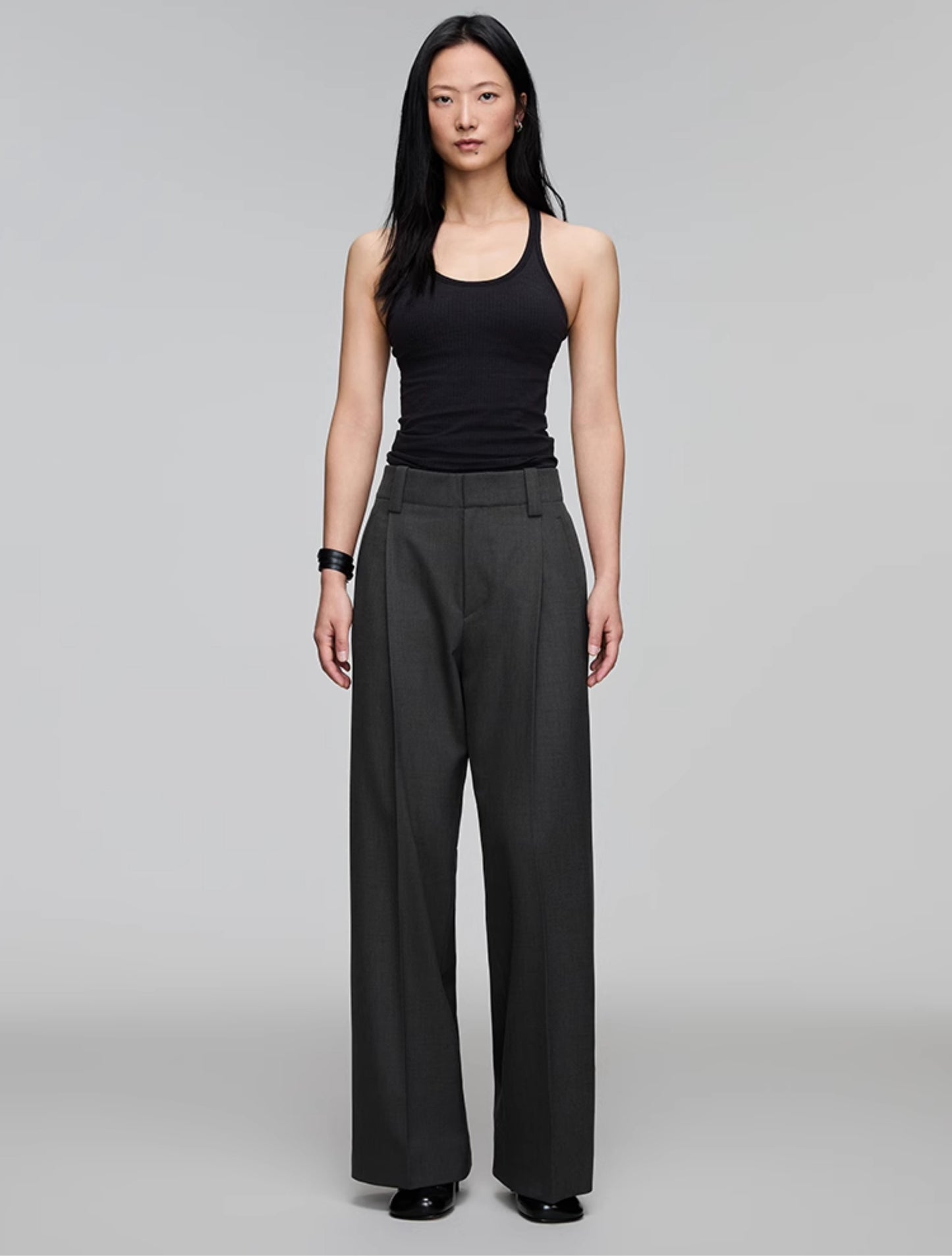 Pleated wide-leg pants