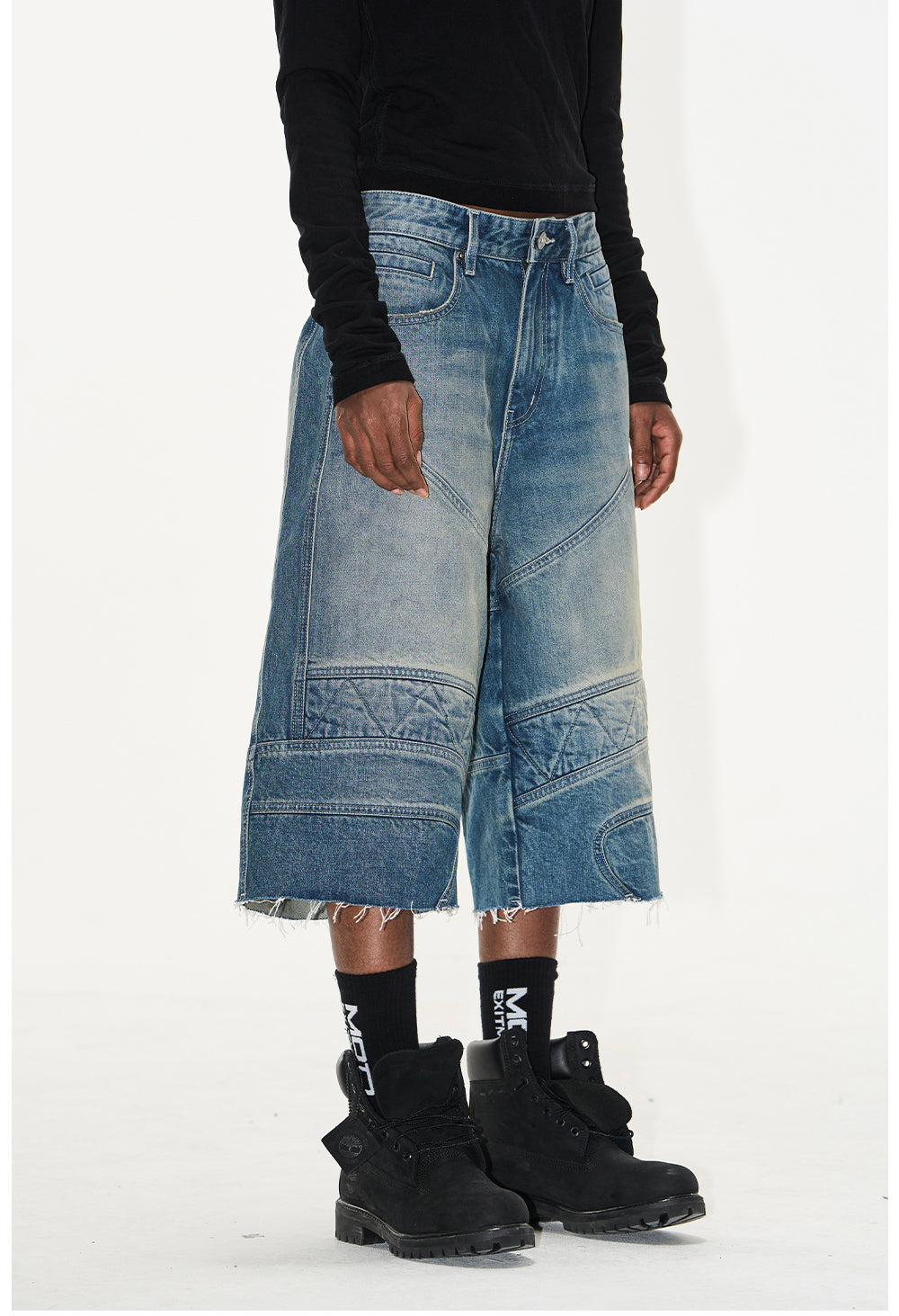 Wash-processed distressed denim shorts