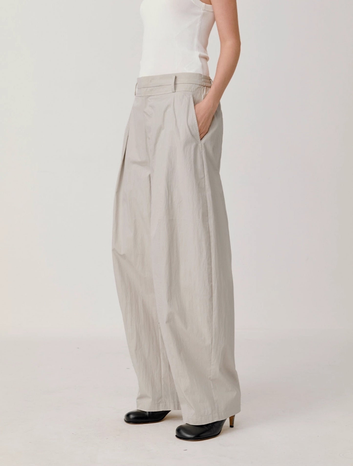 Casual pants with elastic waistband