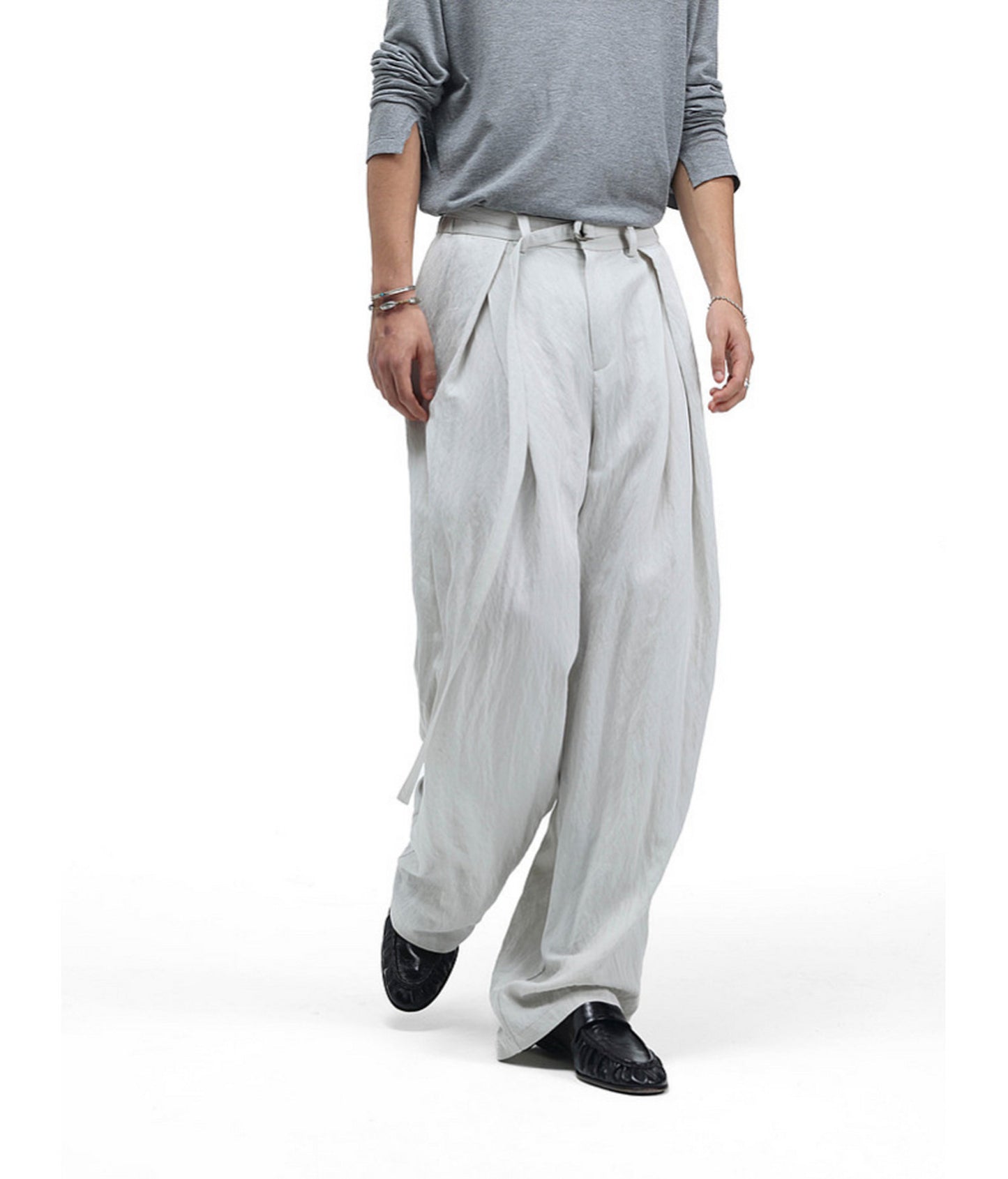 Pleated Casual Pants with a Belt