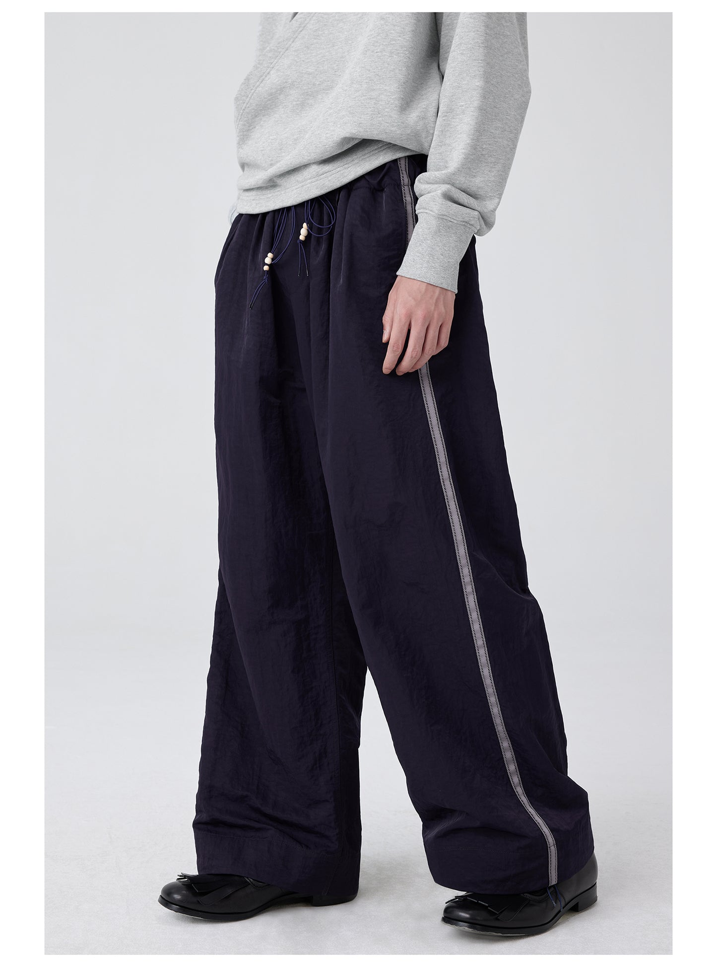 Loose-fitting nylon casual pants