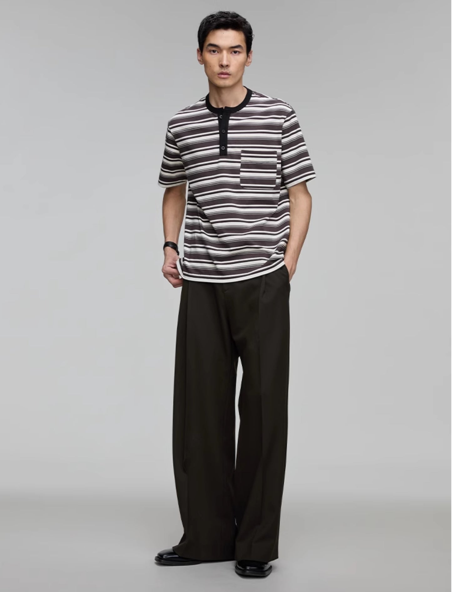 Pleated wide-leg pants