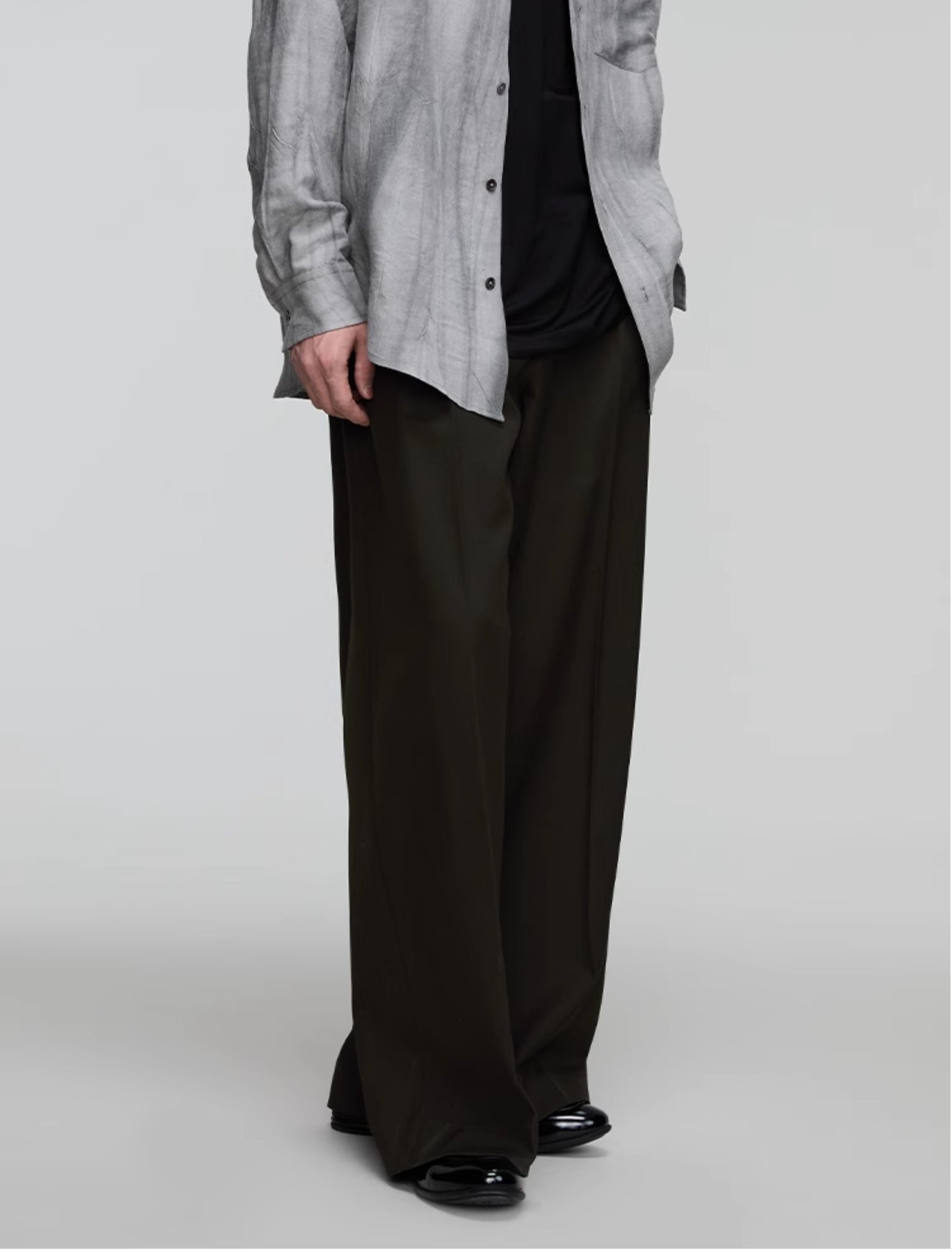 Pleated wide-leg pants