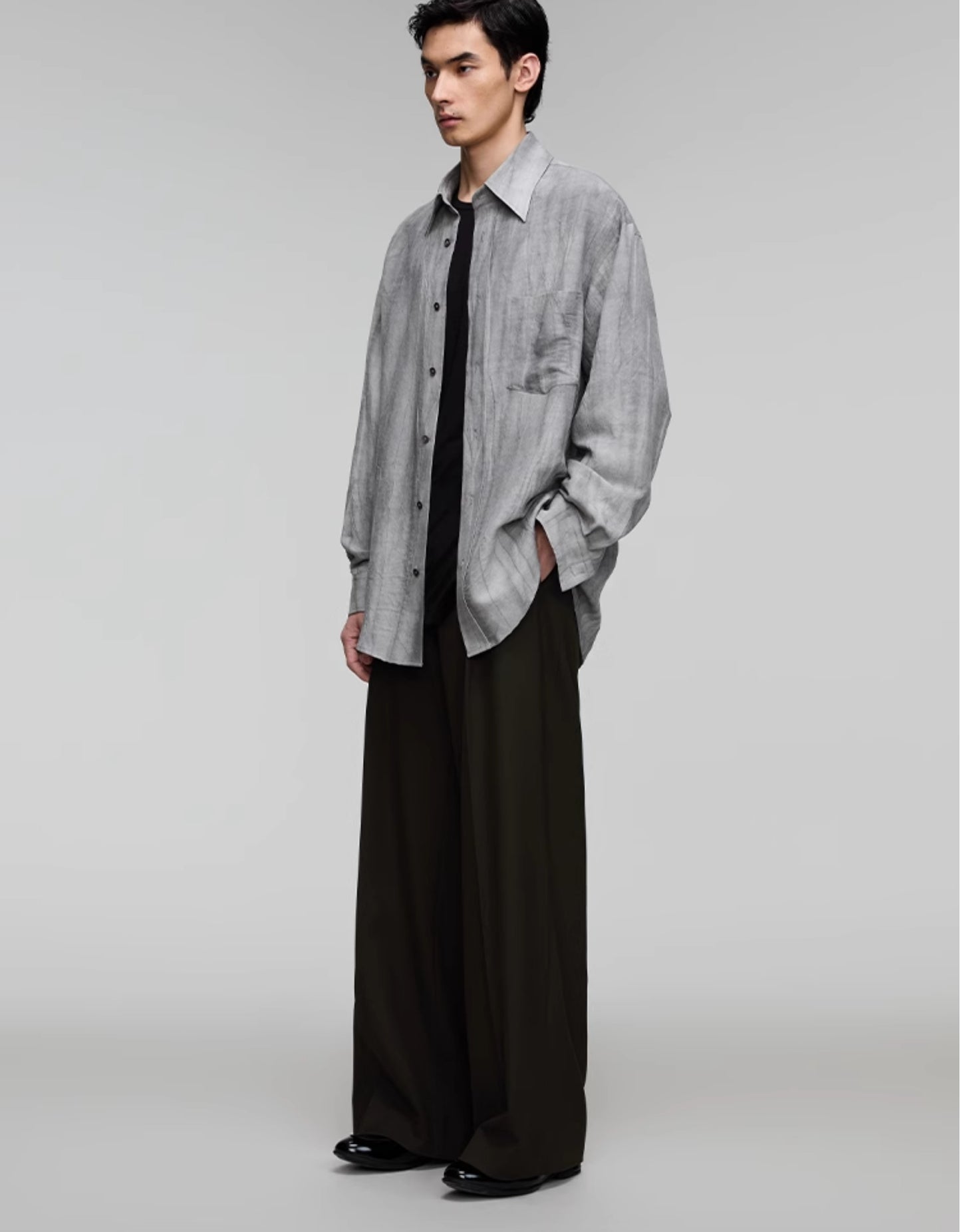 Pleated wide-leg pants