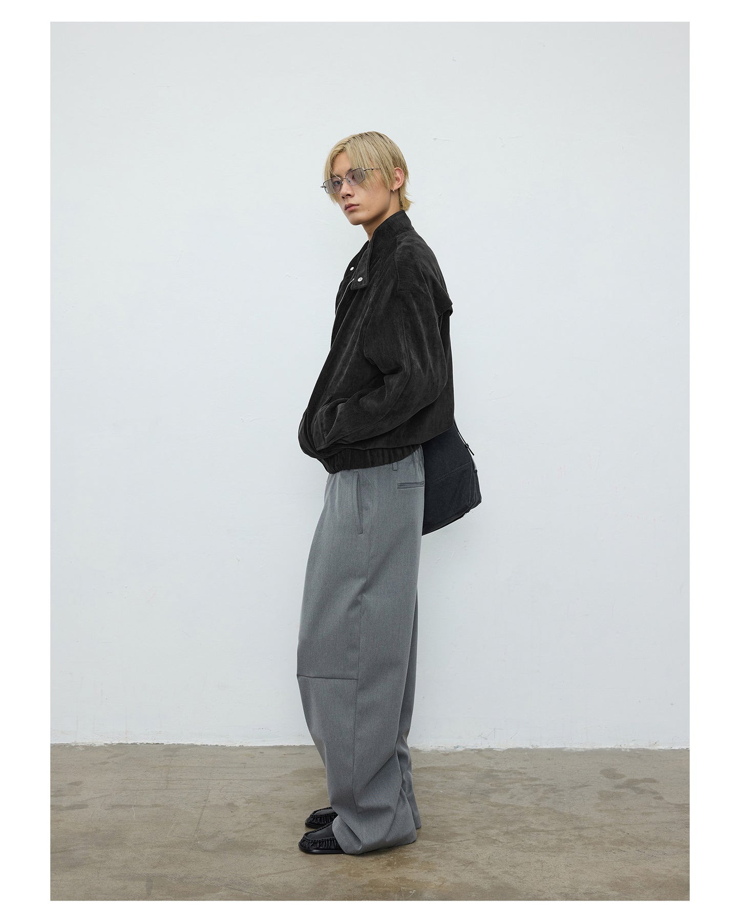 Curved Single-Pleat Casual Pants